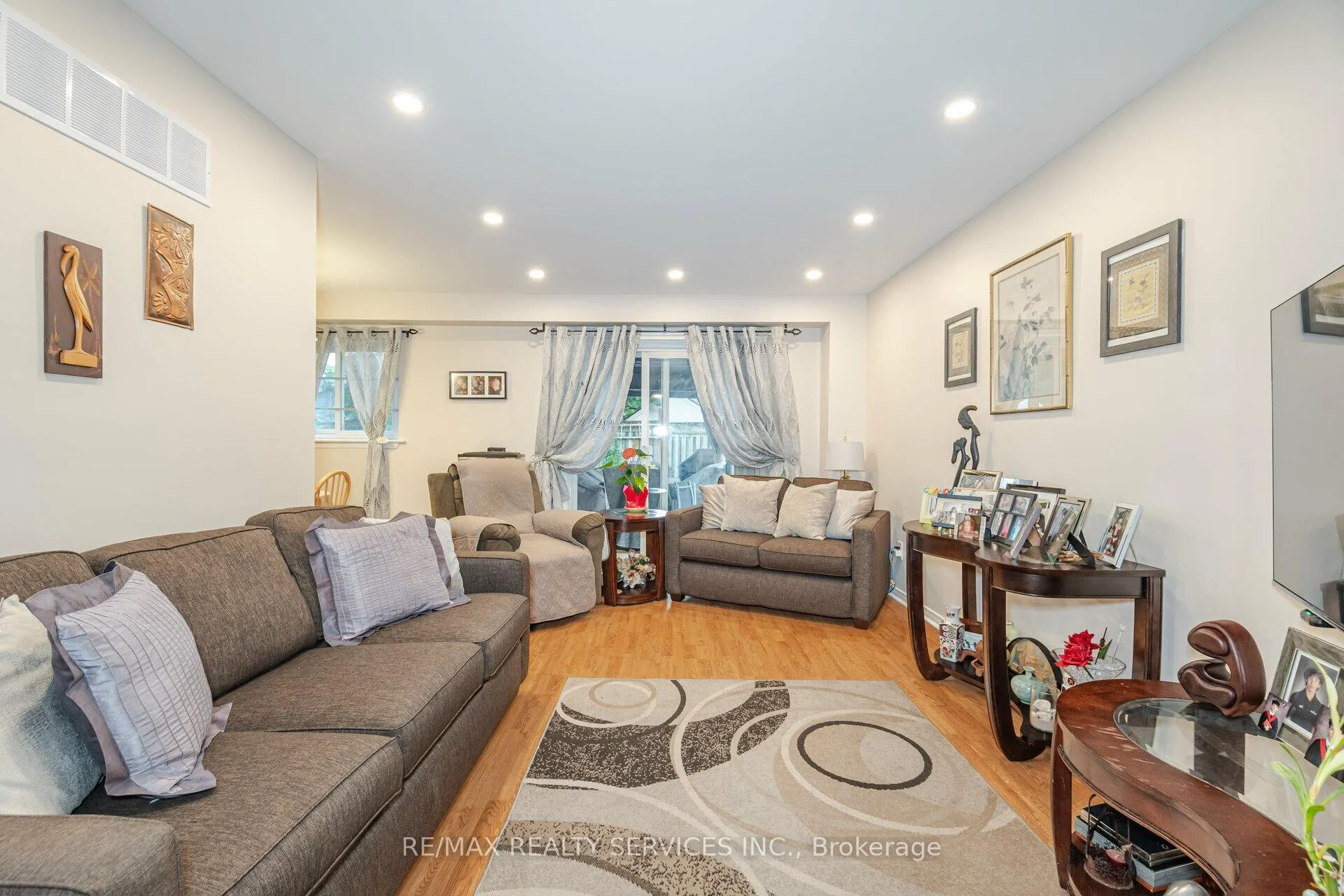 Photo 9 of 16 Montrose Place, Brampton, Central Park — HOMEH