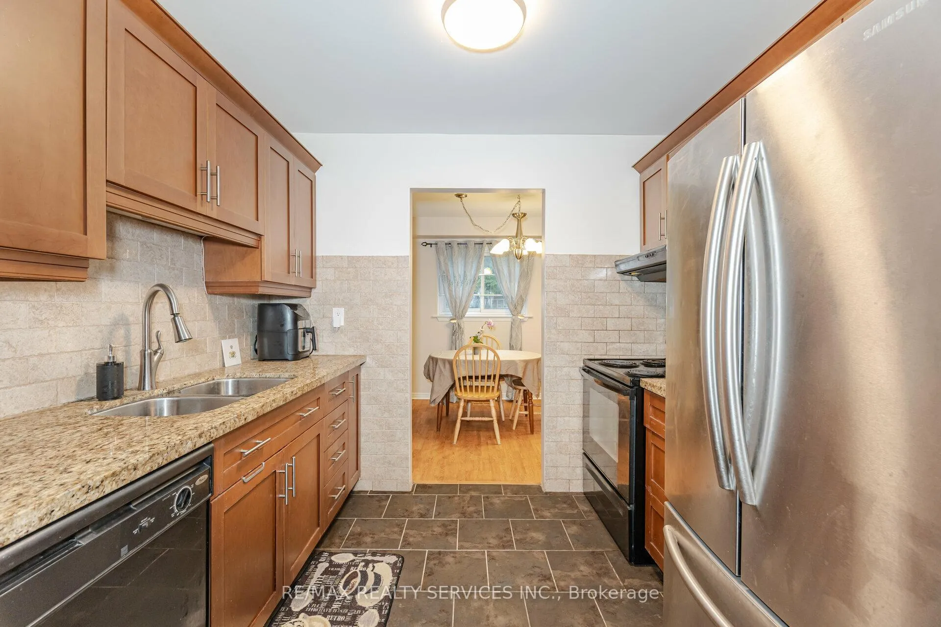 Photo 12 of 16 Montrose Place, Brampton, Central Park — HOMEH