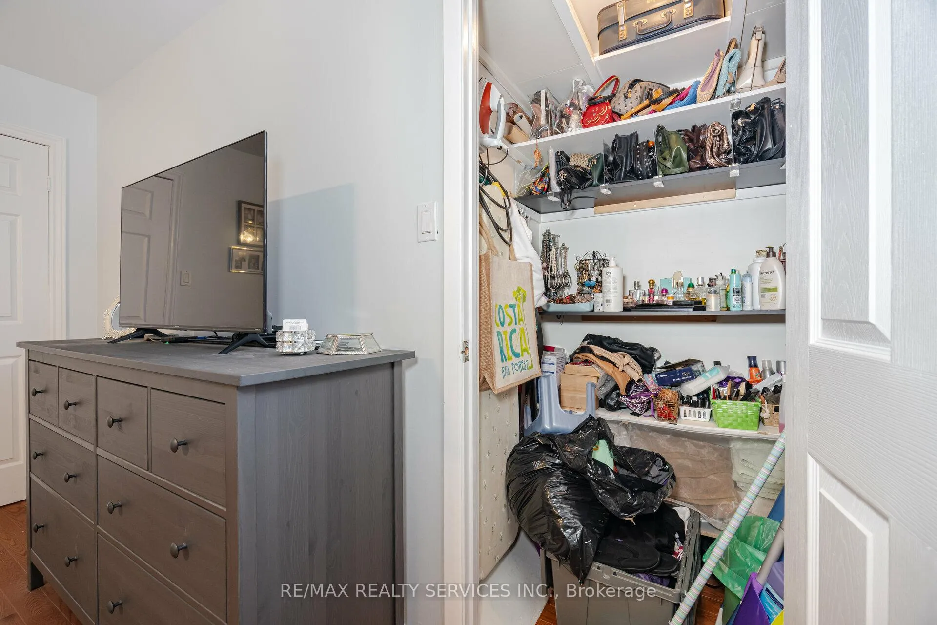 Photo 21 of 16 Montrose Place, Brampton, Central Park — HOMEH