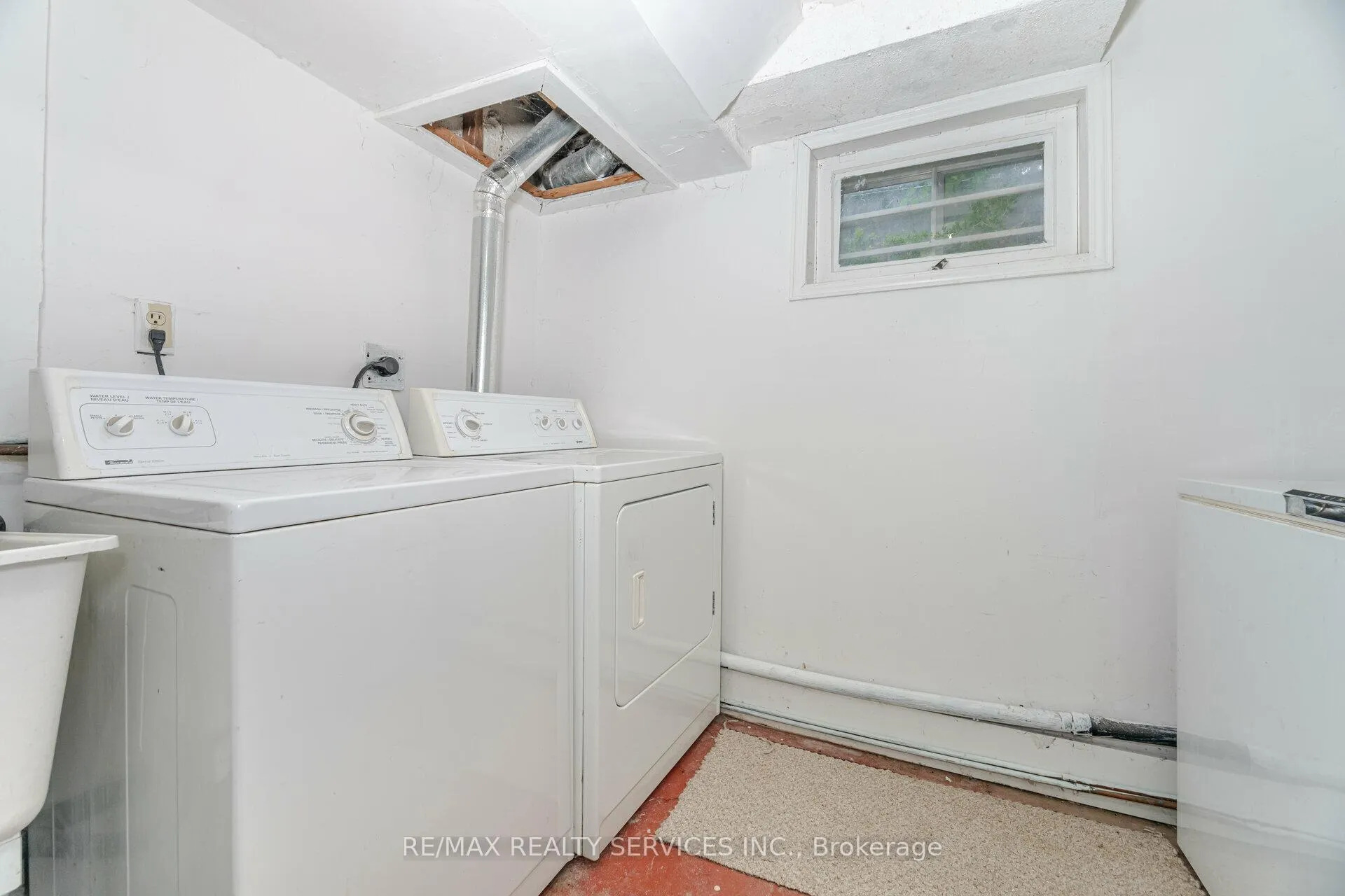 Photo 33 of 16 Montrose Place, Brampton, Central Park — HOMEH