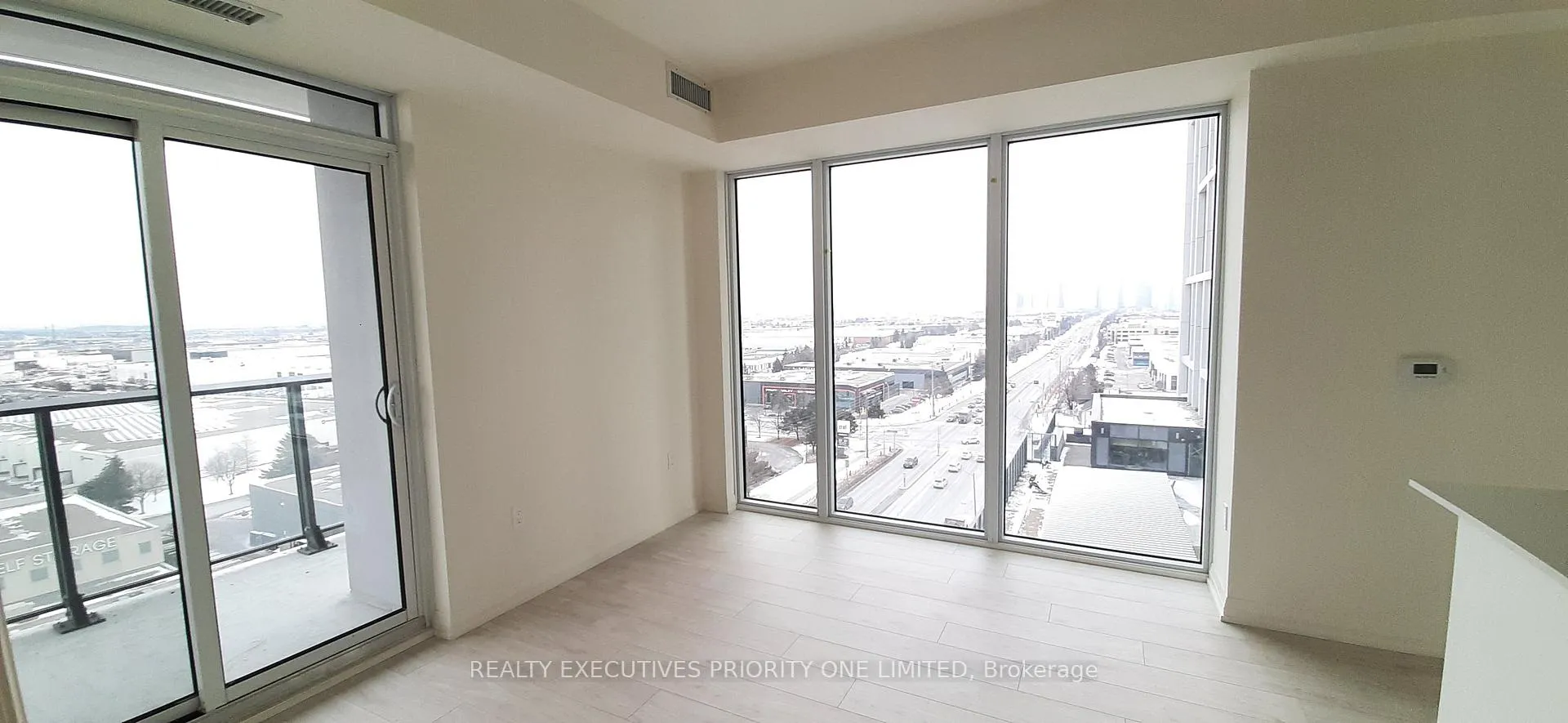 Photo 5 of Unit 1009, 8960 Jane Street, Vaughan, Concord — HOMEH