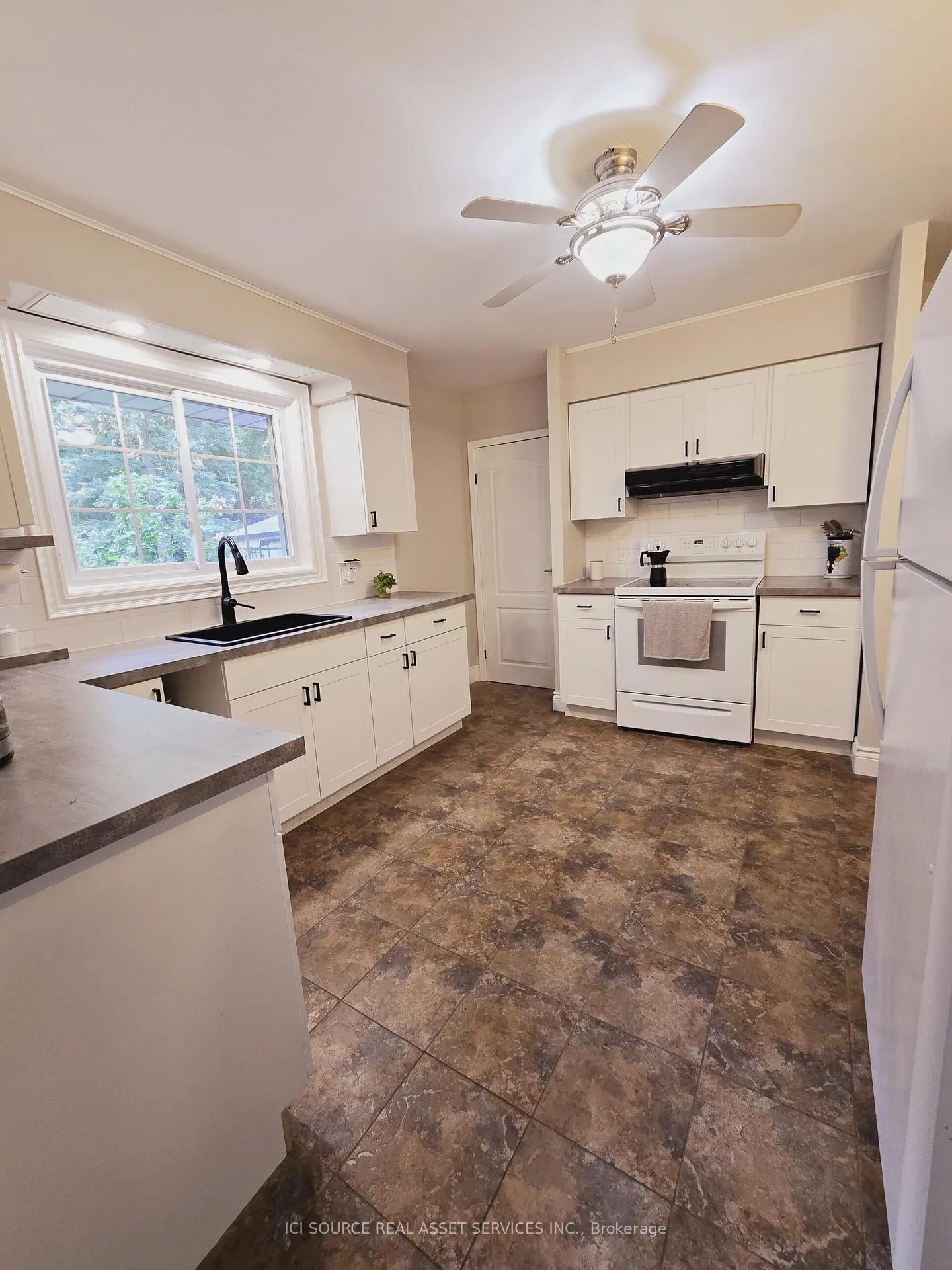 Photo 10 of 227 Rossland Road E, Oshawa, O'Neill — HOMEH
