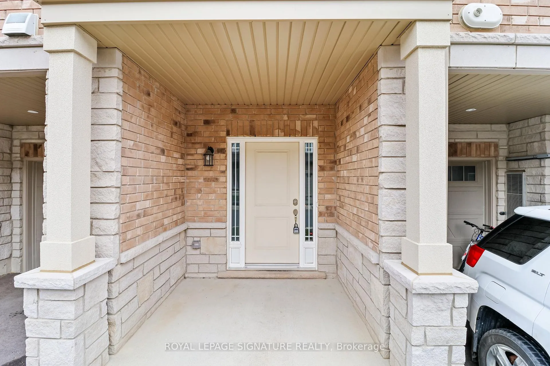 Photo 9 of 17 Laguna Village Crescent, Hamilton, Hannon — HOMEH