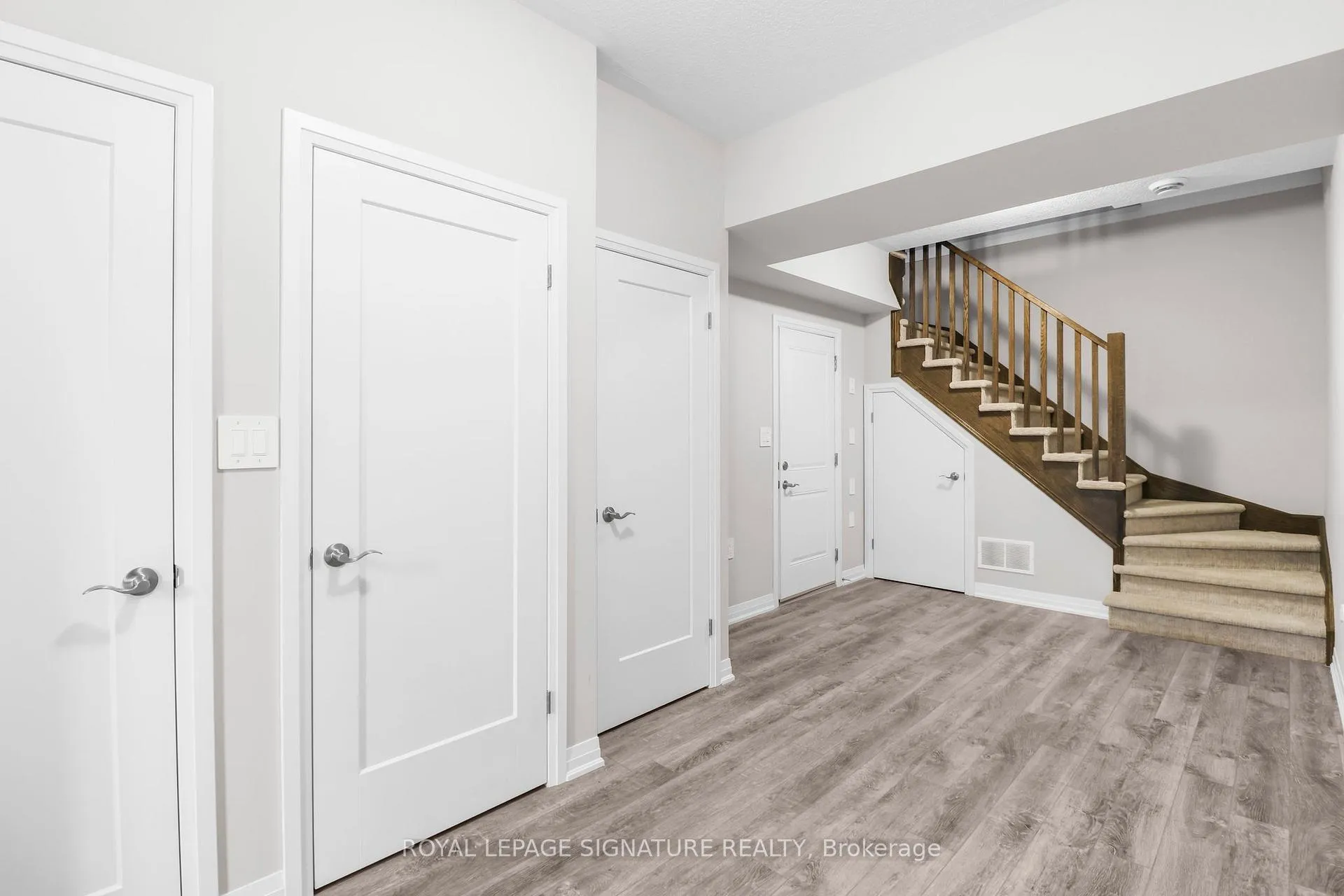 Photo 12 of 17 Laguna Village Crescent, Hamilton, Hannon — HOMEH