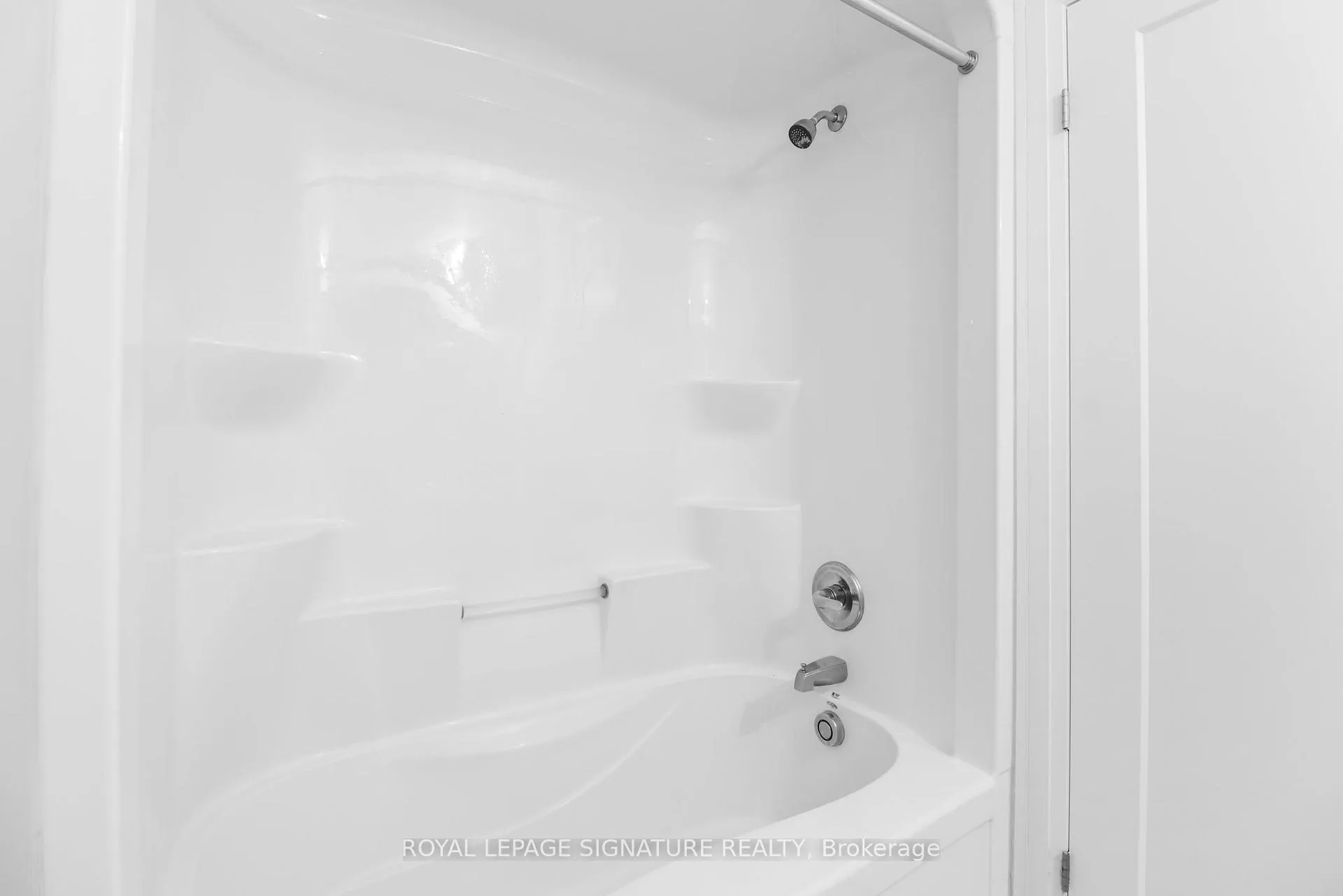 Photo 32 of 17 Laguna Village Crescent, Hamilton, Hannon — HOMEH
