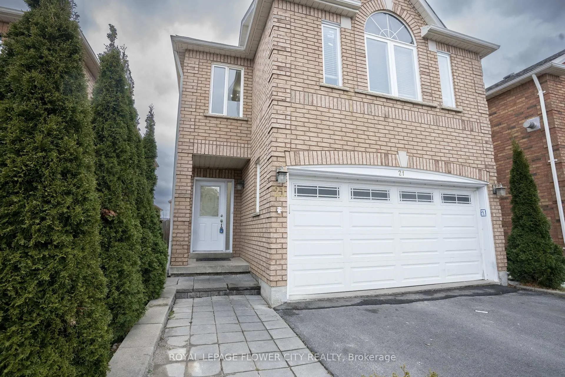 Front of 21 Summerdale Crescent