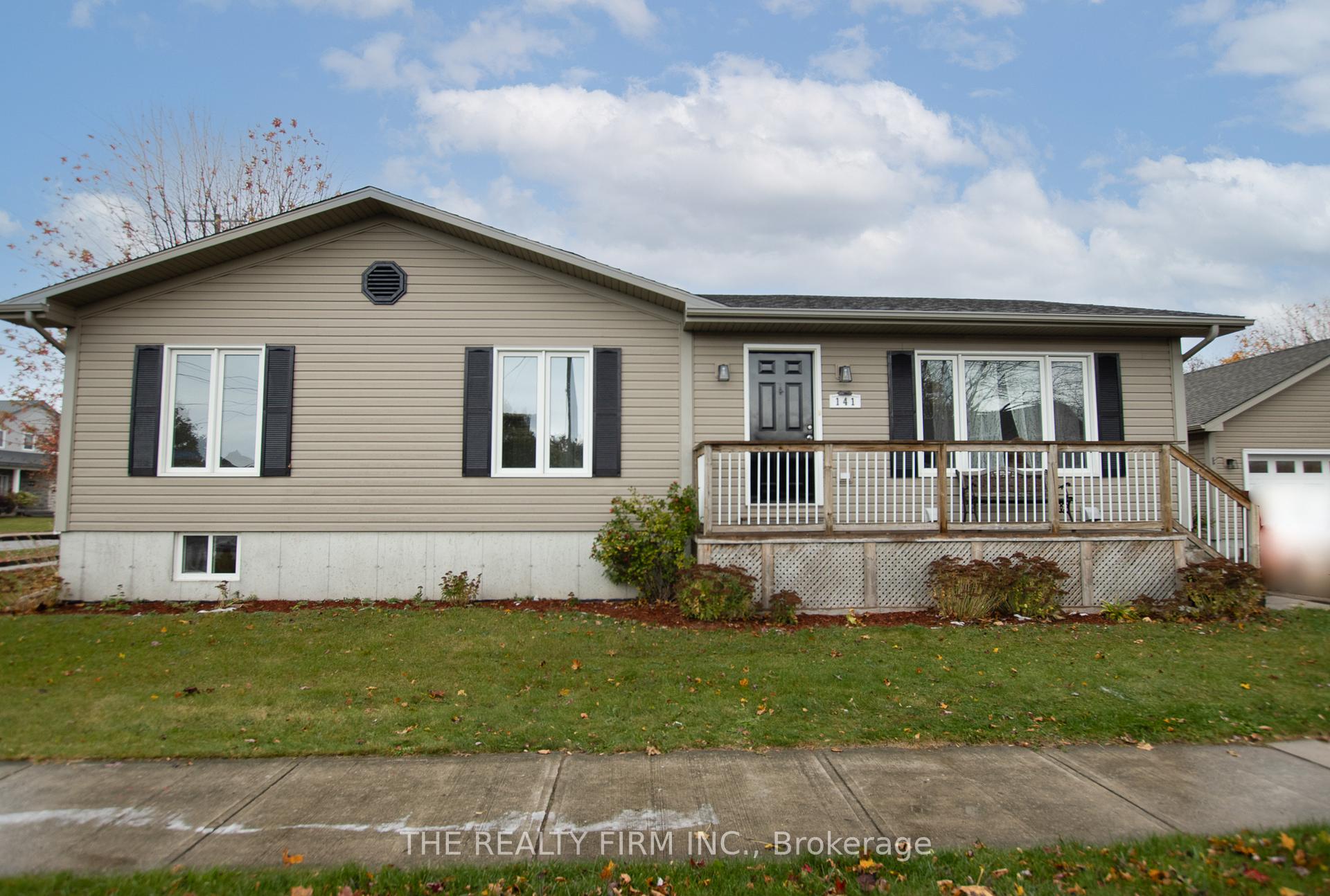 Photo 2 of 141 Cambridge Street, Goderich, Goderich (Town) — HOMEH