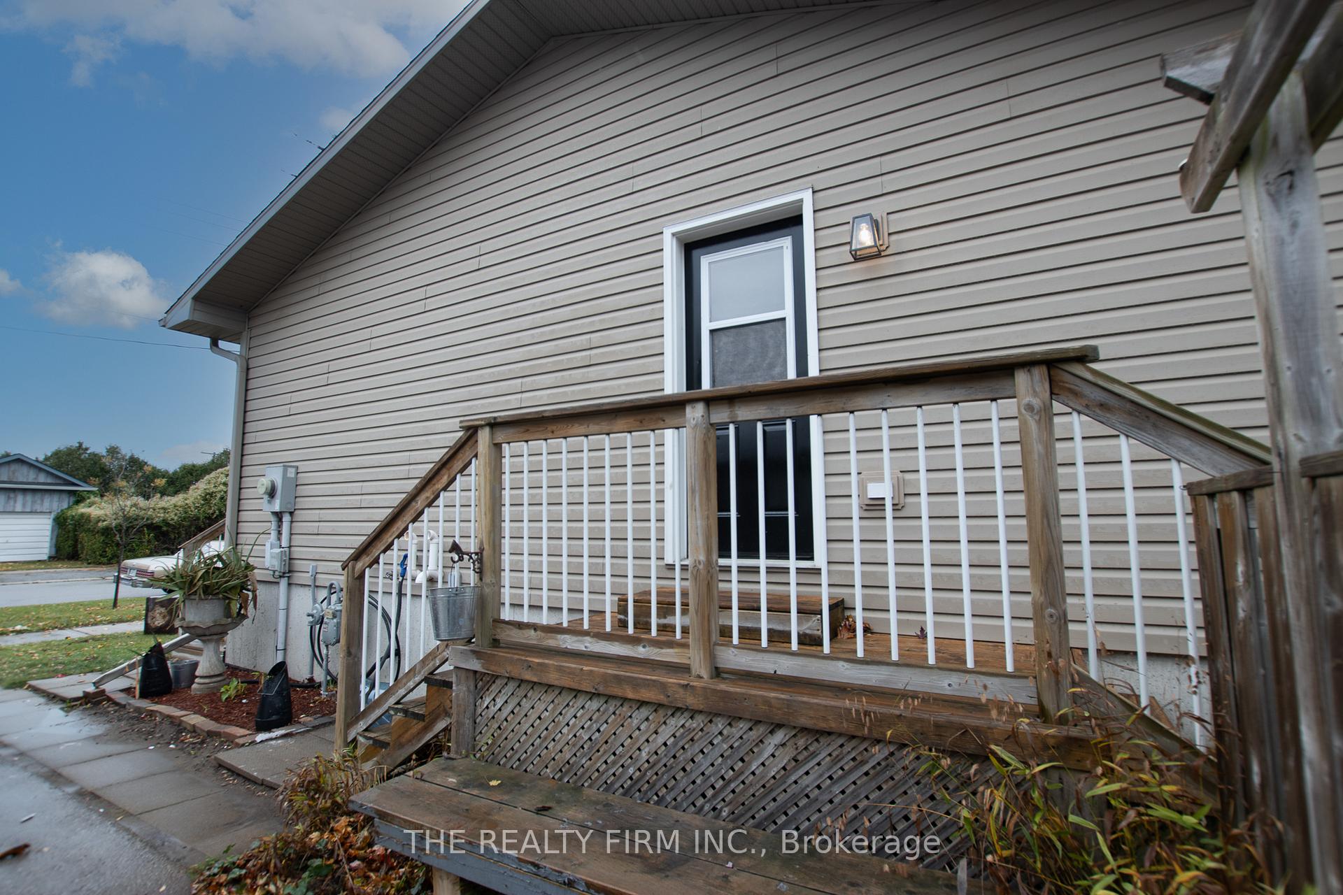 Photo 3 of 141 Cambridge Street, Goderich, Goderich (Town) — HOMEH