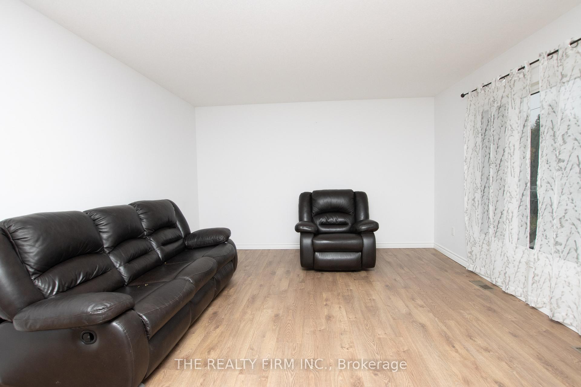 Photo 4 of 141 Cambridge Street, Goderich, Goderich (Town) — HOMEH