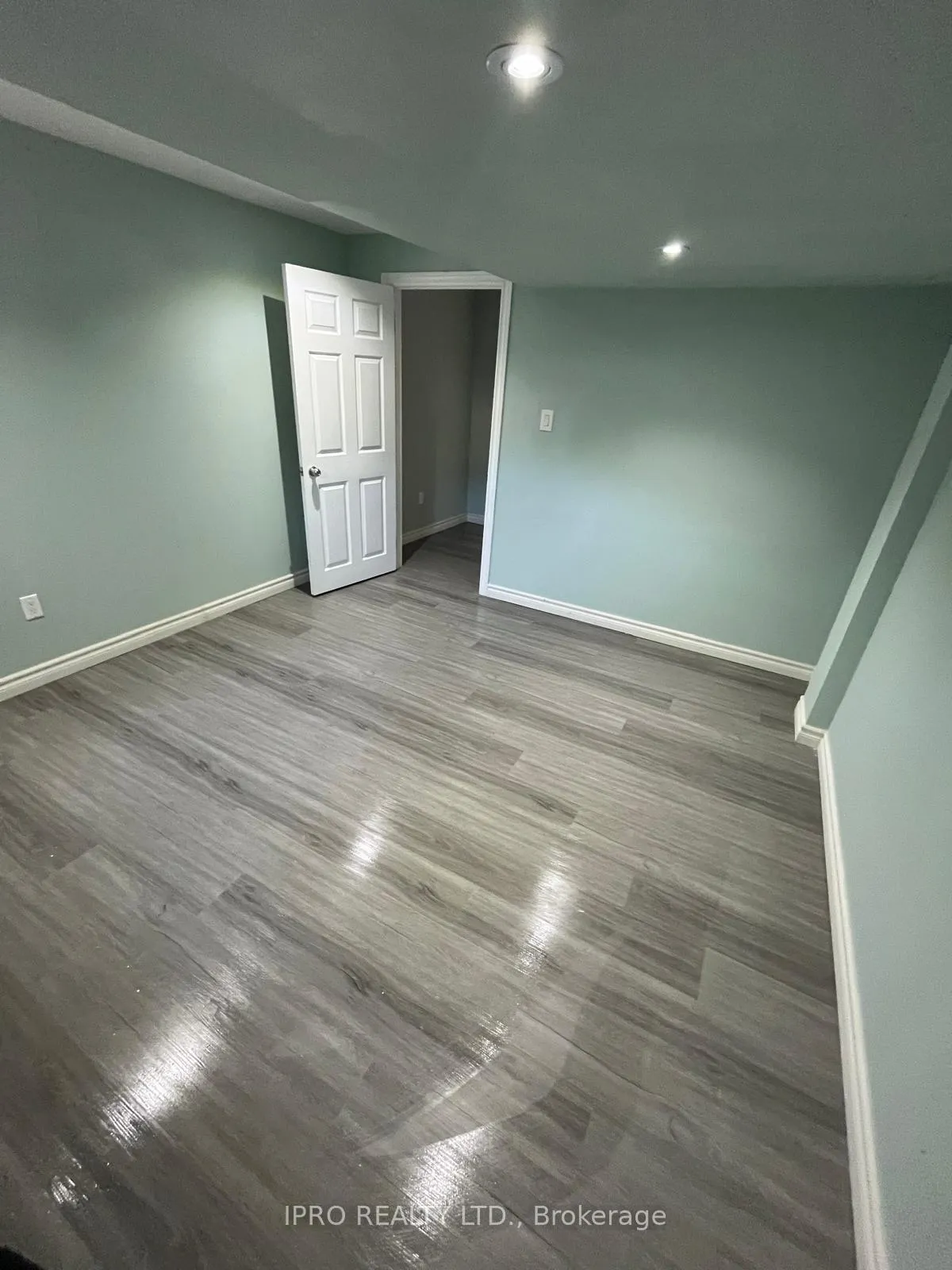 Photo 7 of 4 Cantwell Crescent E, Ajax, Northeast Ajax — HOMEH