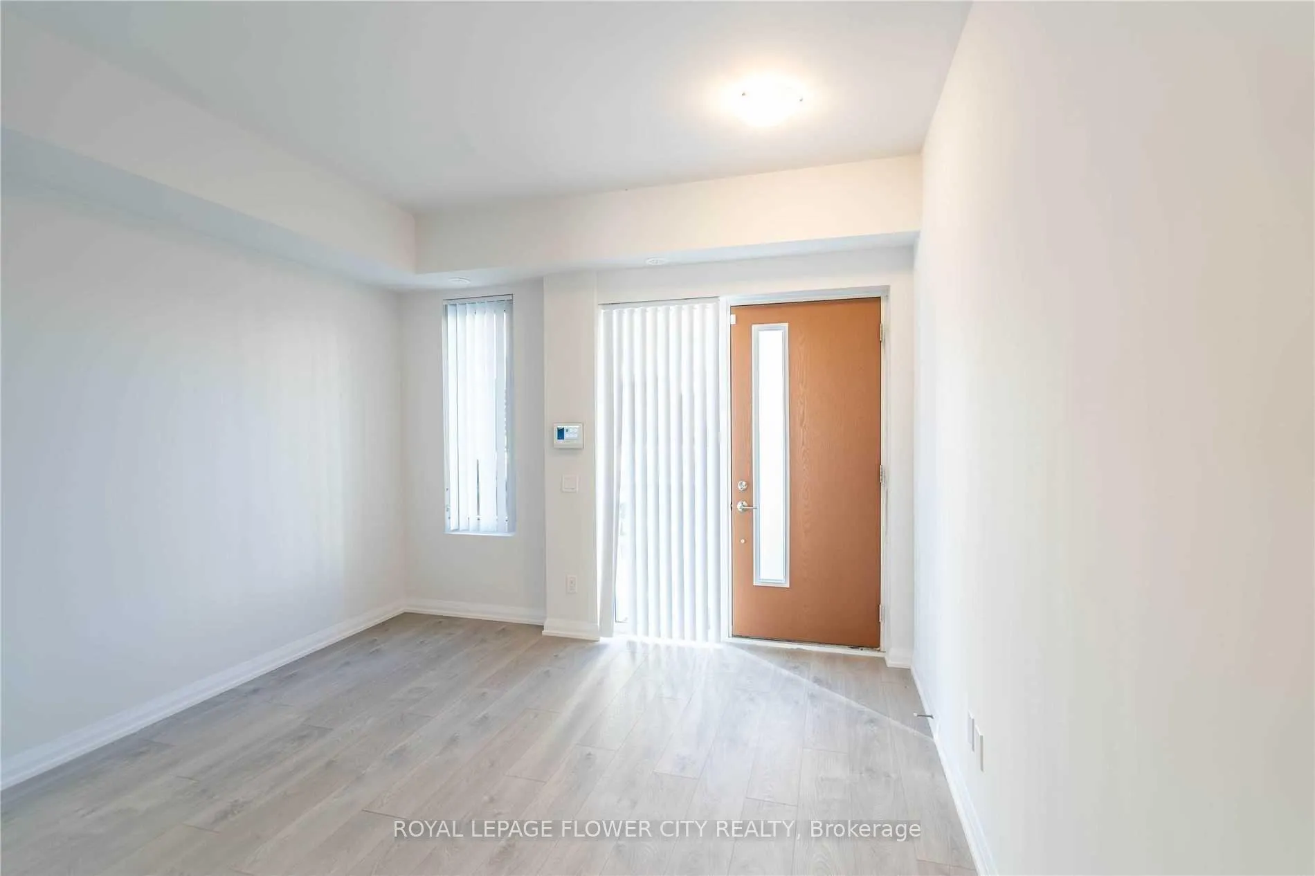 Photo 2 of Unit Th56, 1040 Portage Parkway, Vaughan, Concord — HOMEH