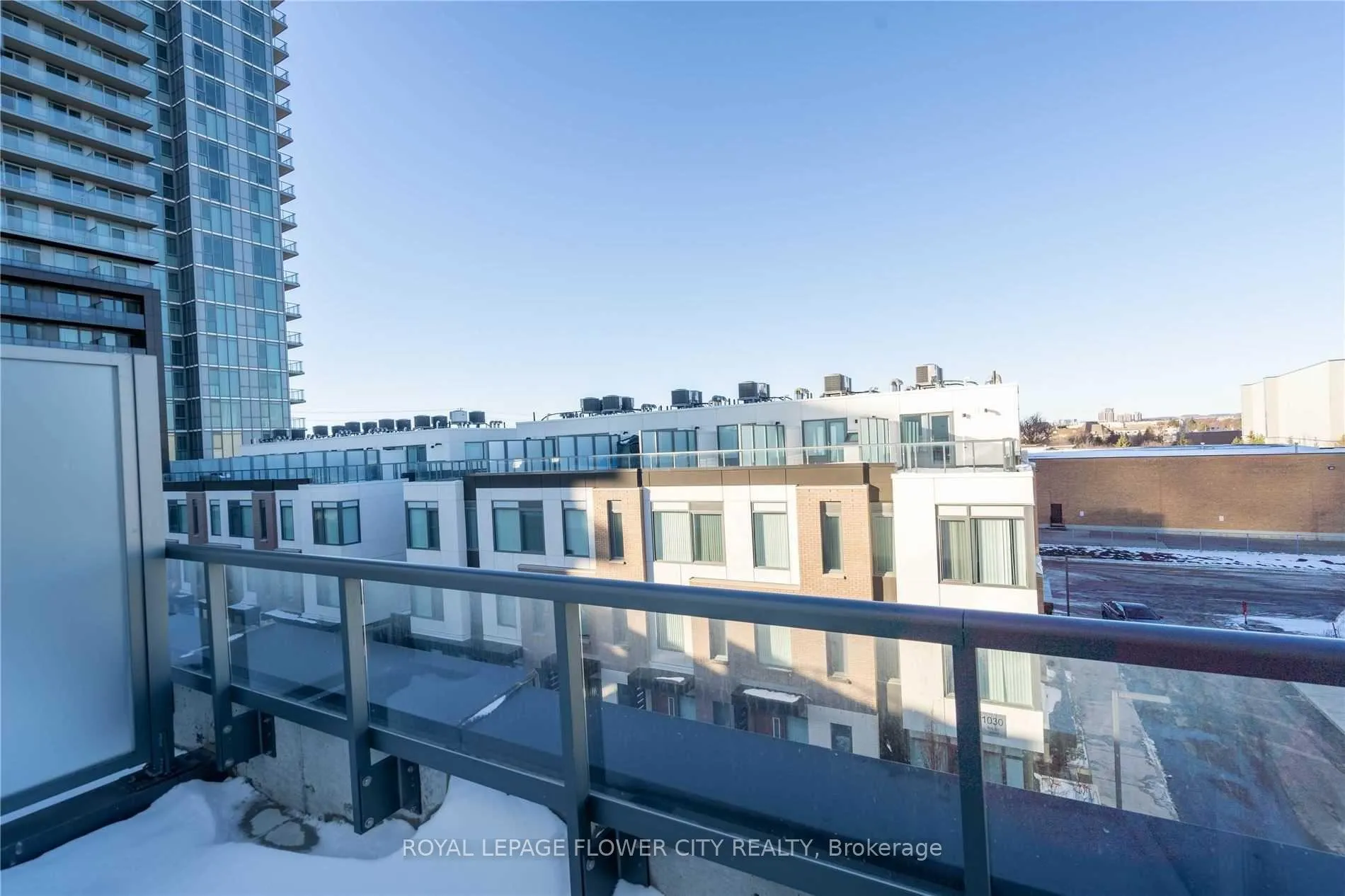 Photo 10 of Unit Th56, 1040 Portage Parkway, Vaughan, Concord — HOMEH