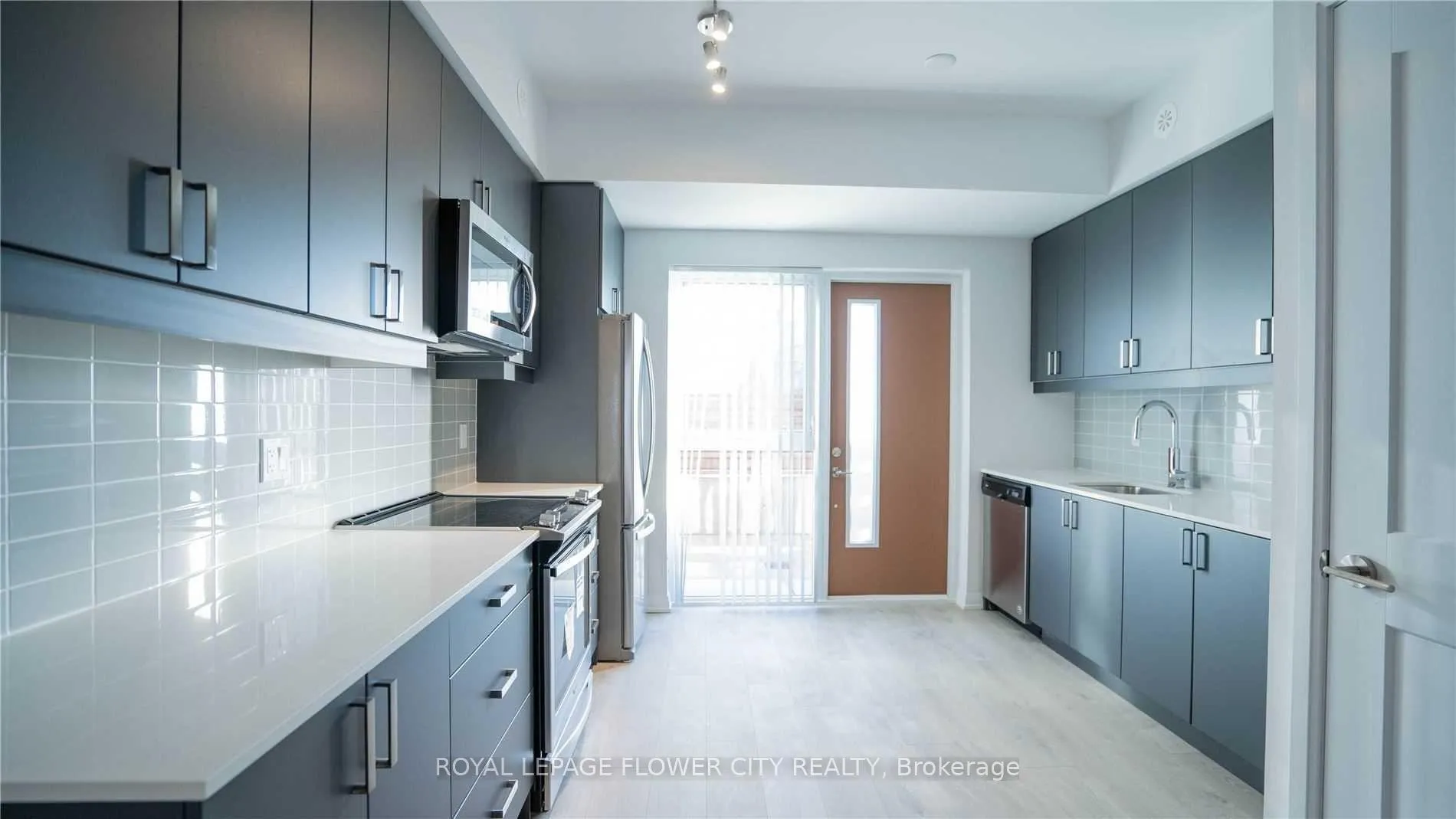 Photo 12 of Unit Th56, 1040 Portage Parkway, Vaughan, Concord — HOMEH
