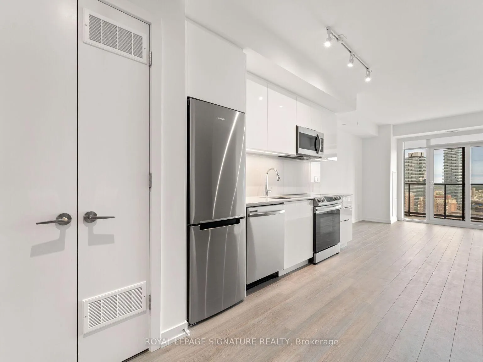 Photo 3 of Unit 1703, 48 Power Street, Toronto, Moss Park — HOMEH