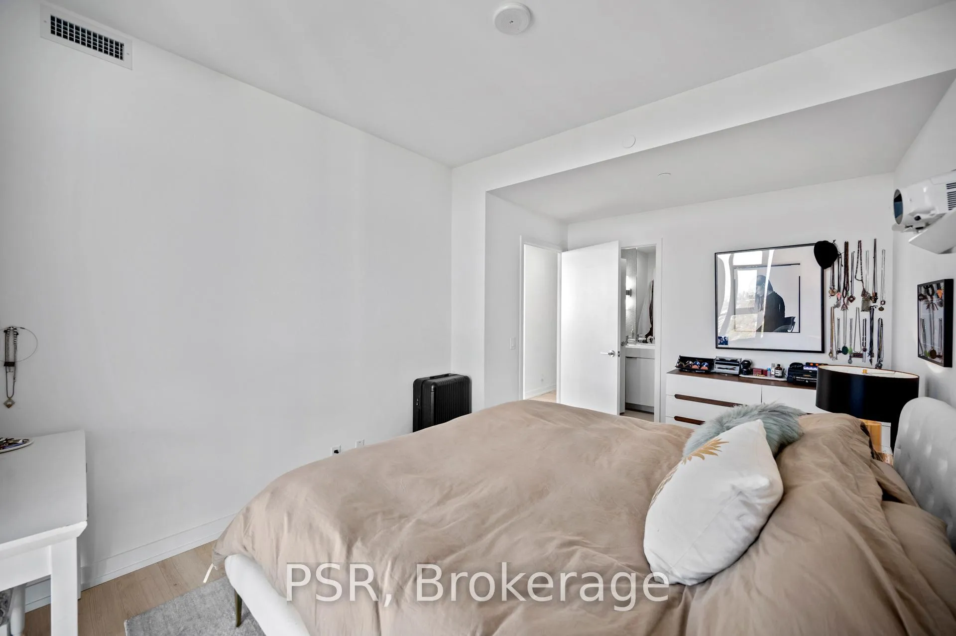 Photo 7 of Unit 3101, 33 Helendale Avenue, Toronto, Yonge-Eglinton — HOMEH
