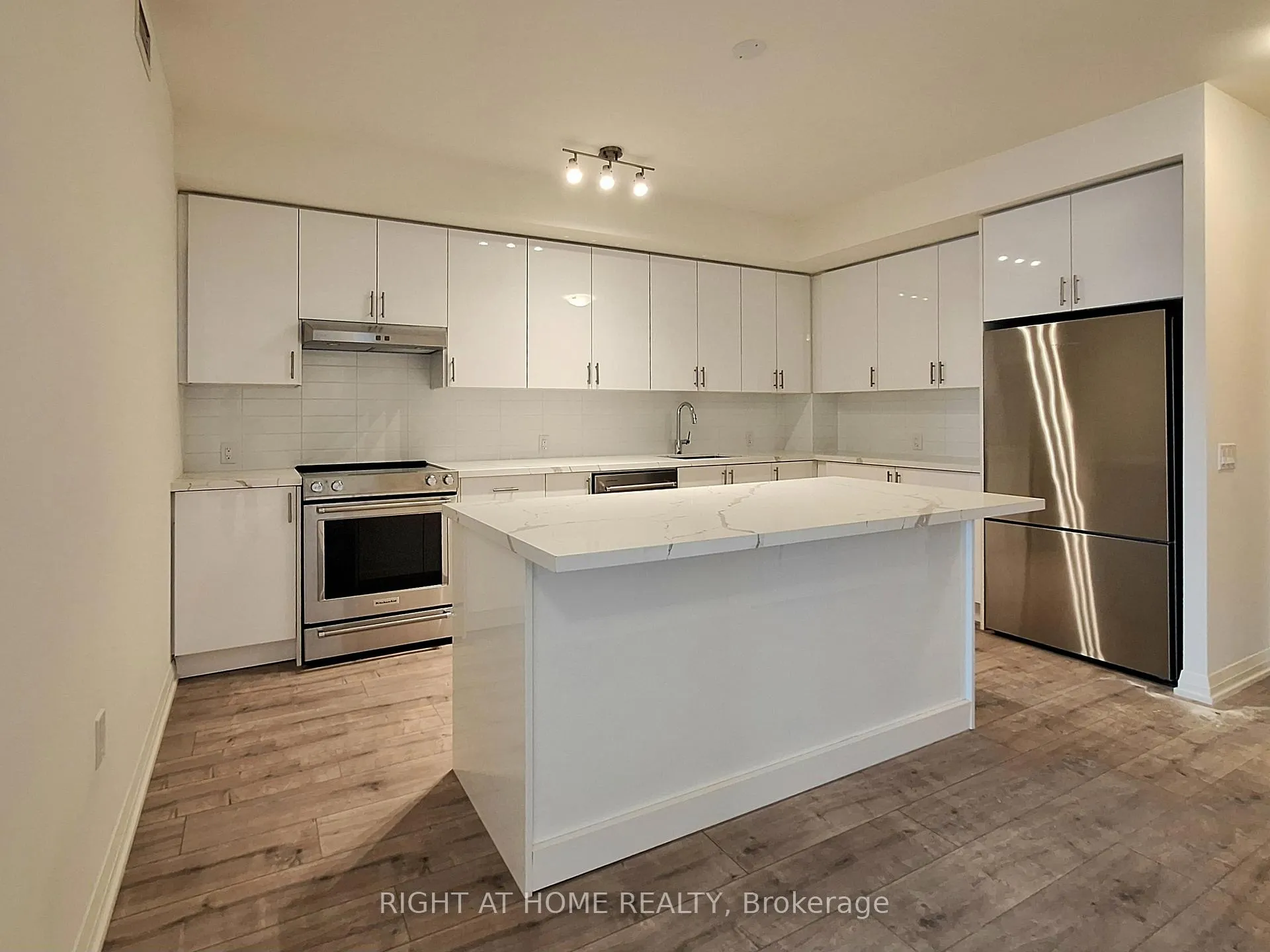 Photo 4 of Unit 226, 8960 Jane Street, Vaughan, Vellore Village — HOMEH