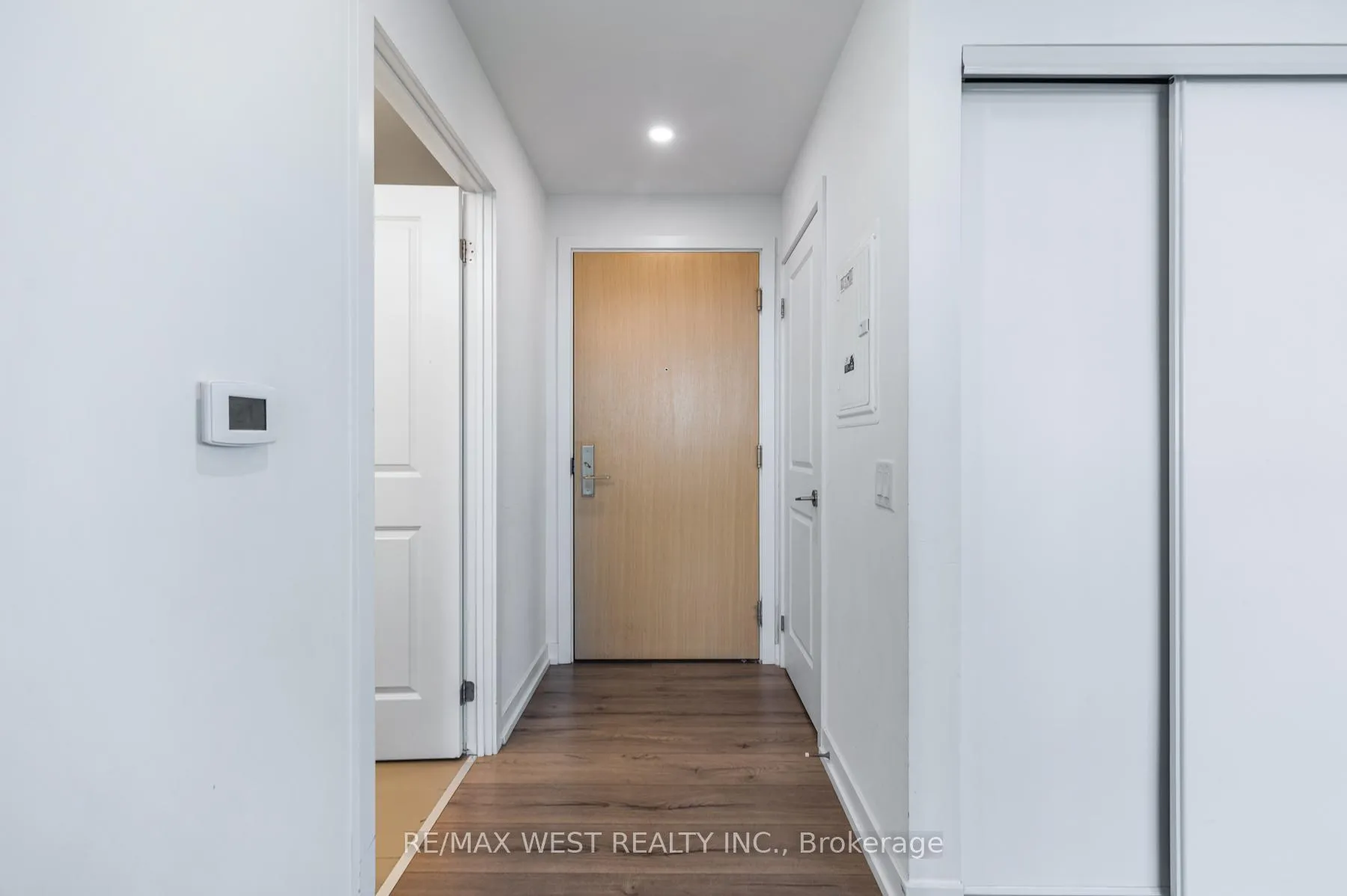 Photo 3 of Unit 5307, 395 Bloor Street E, Toronto, North St. James Town — HOMEH