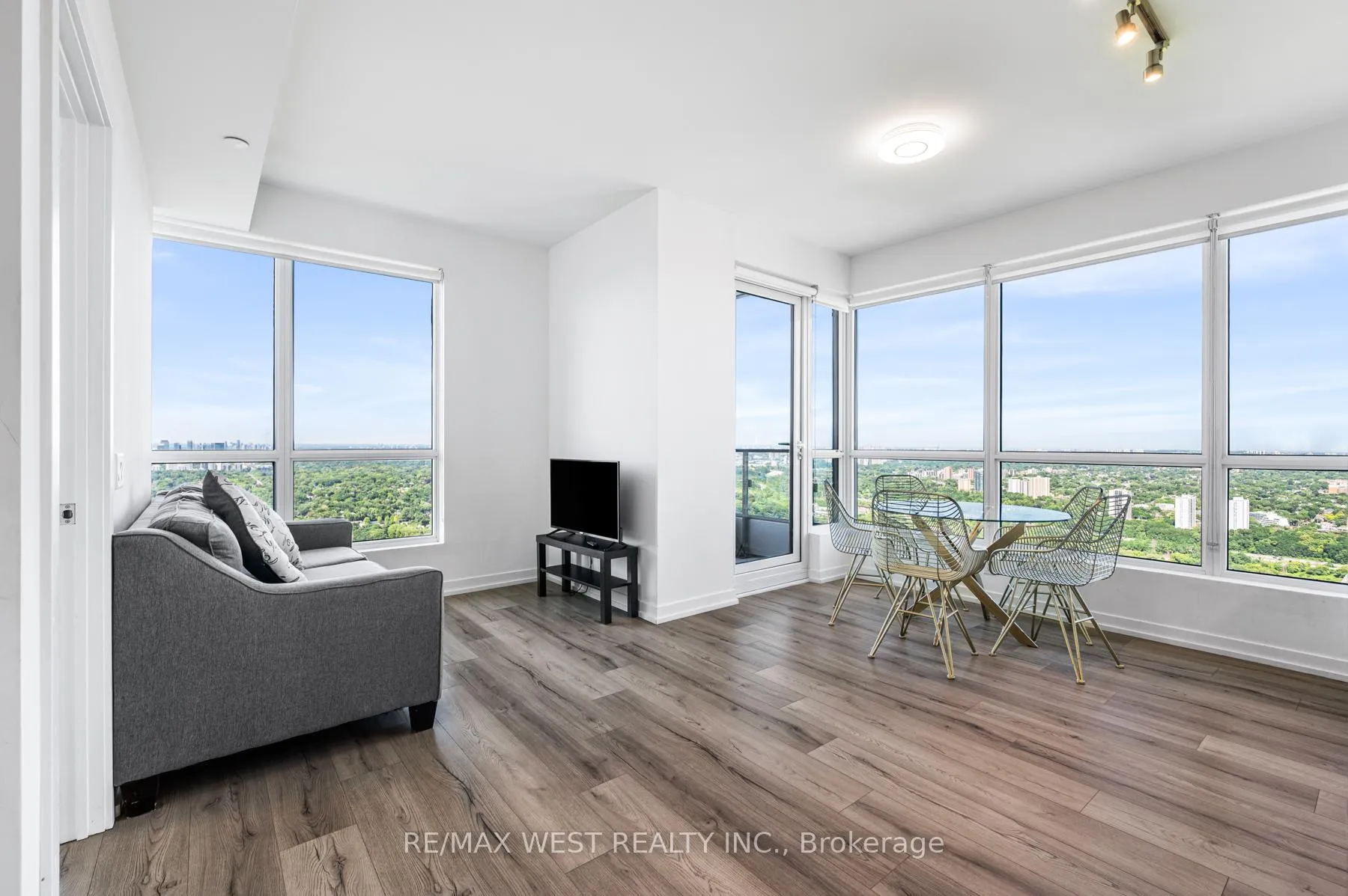 Photo 4 of Unit 5307, 395 Bloor Street E, Toronto, North St. James Town — HOMEH