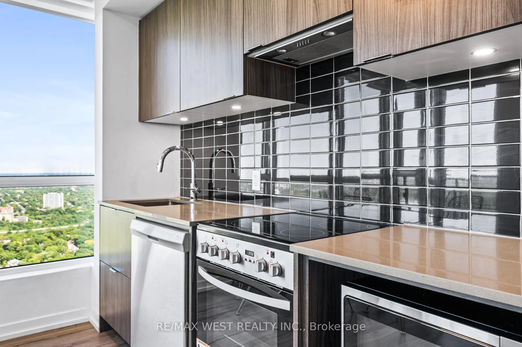 Photo 6 of Unit 5307, 395 Bloor Street E, Toronto, North St. James Town — HOMEH