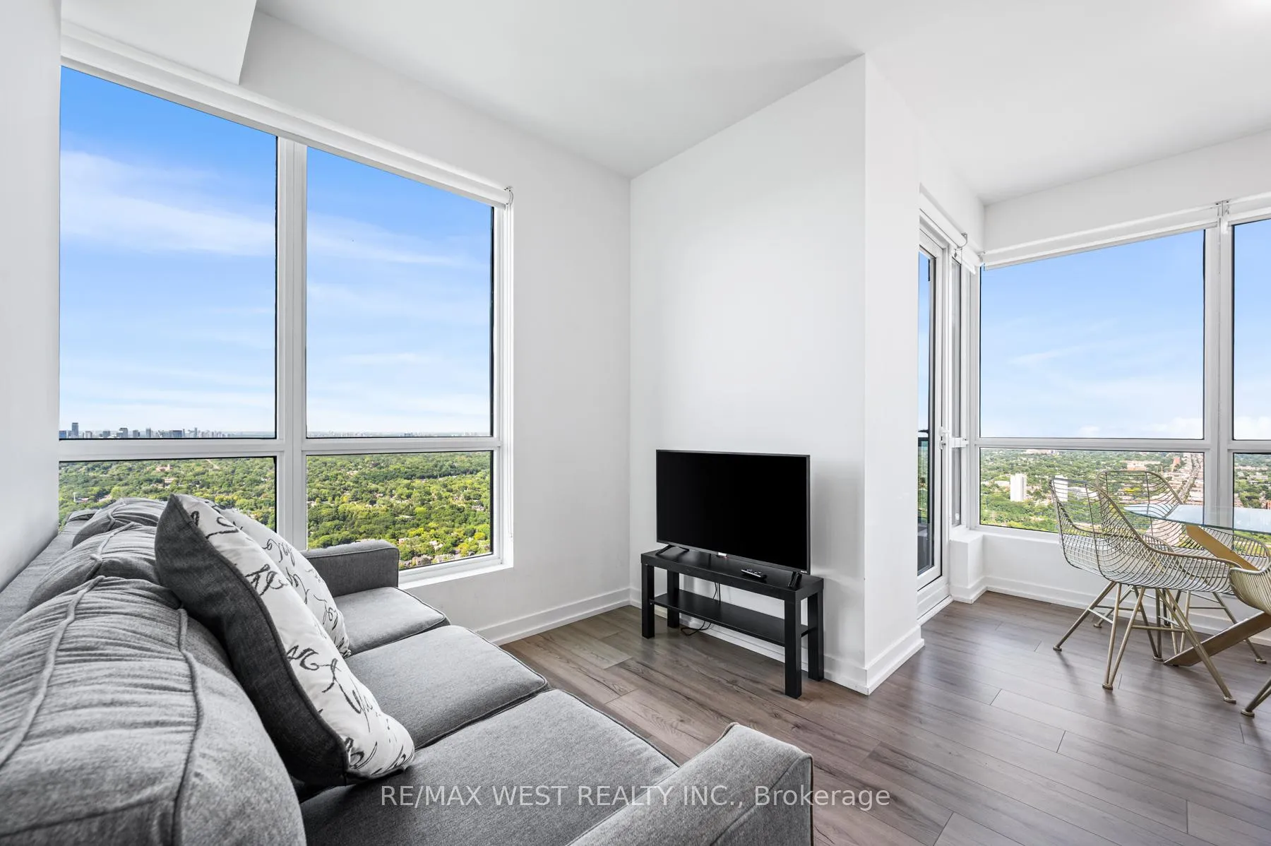 Photo 7 of Unit 5307, 395 Bloor Street E, Toronto, North St. James Town — HOMEH