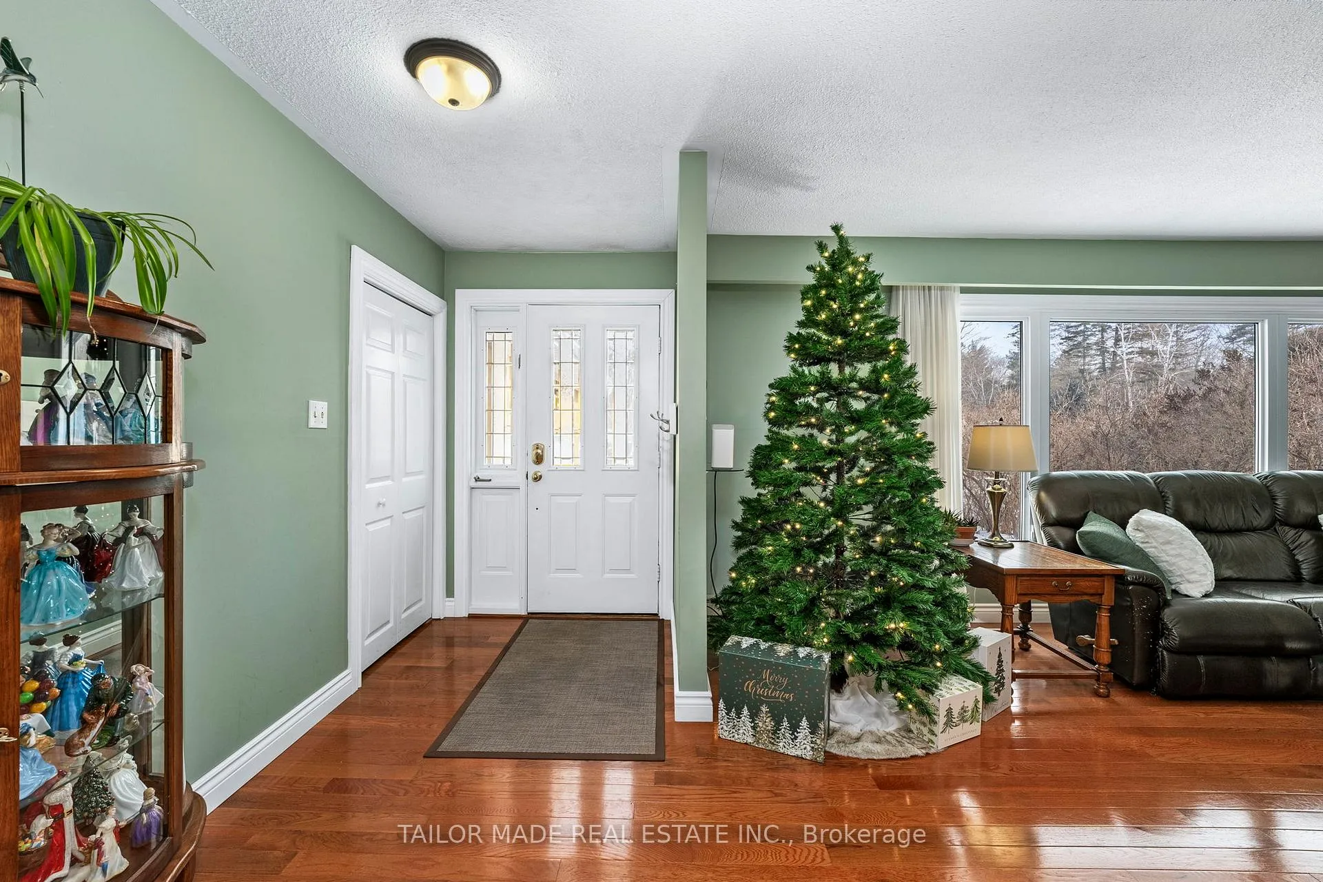 Photo 3 of 60 Credit Road, Caledon, Cheltenham — HOMEH