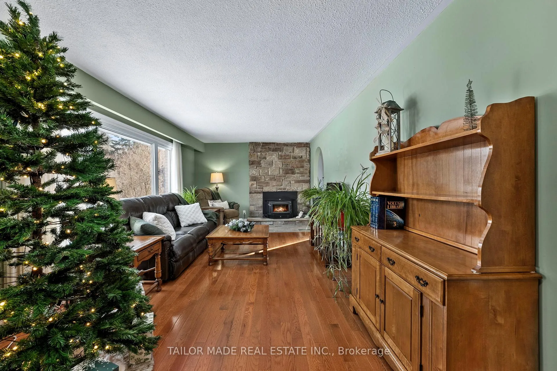 Photo 4 of 60 Credit Road, Caledon, Cheltenham — HOMEH