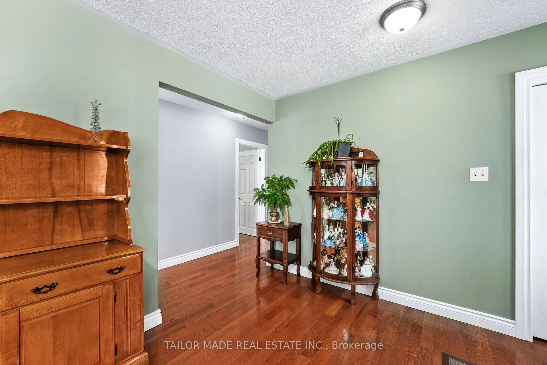 Photo 7 of 60 Credit Road, Caledon, Cheltenham — HOMEH