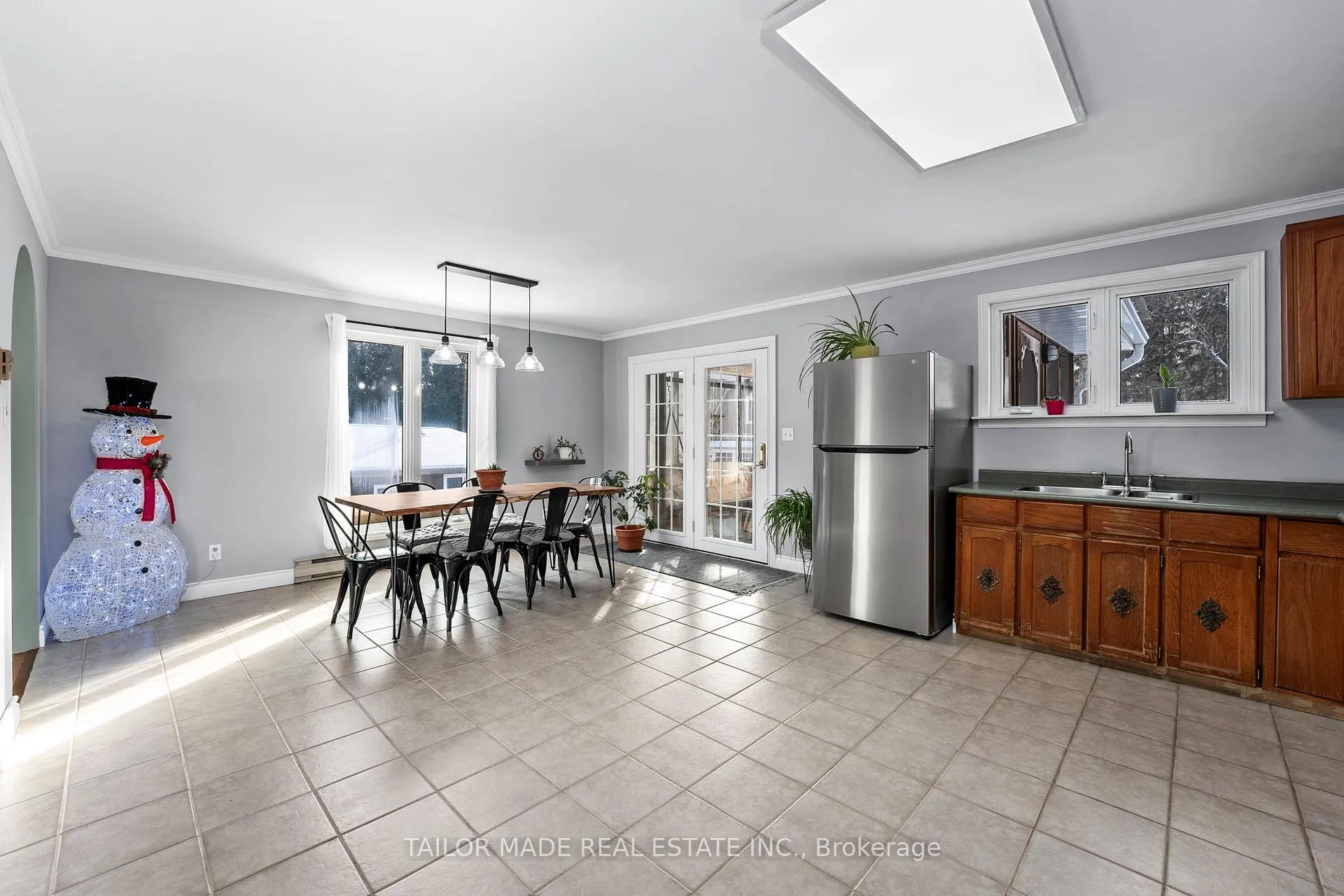 Photo 8 of 60 Credit Road, Caledon, Cheltenham — HOMEH