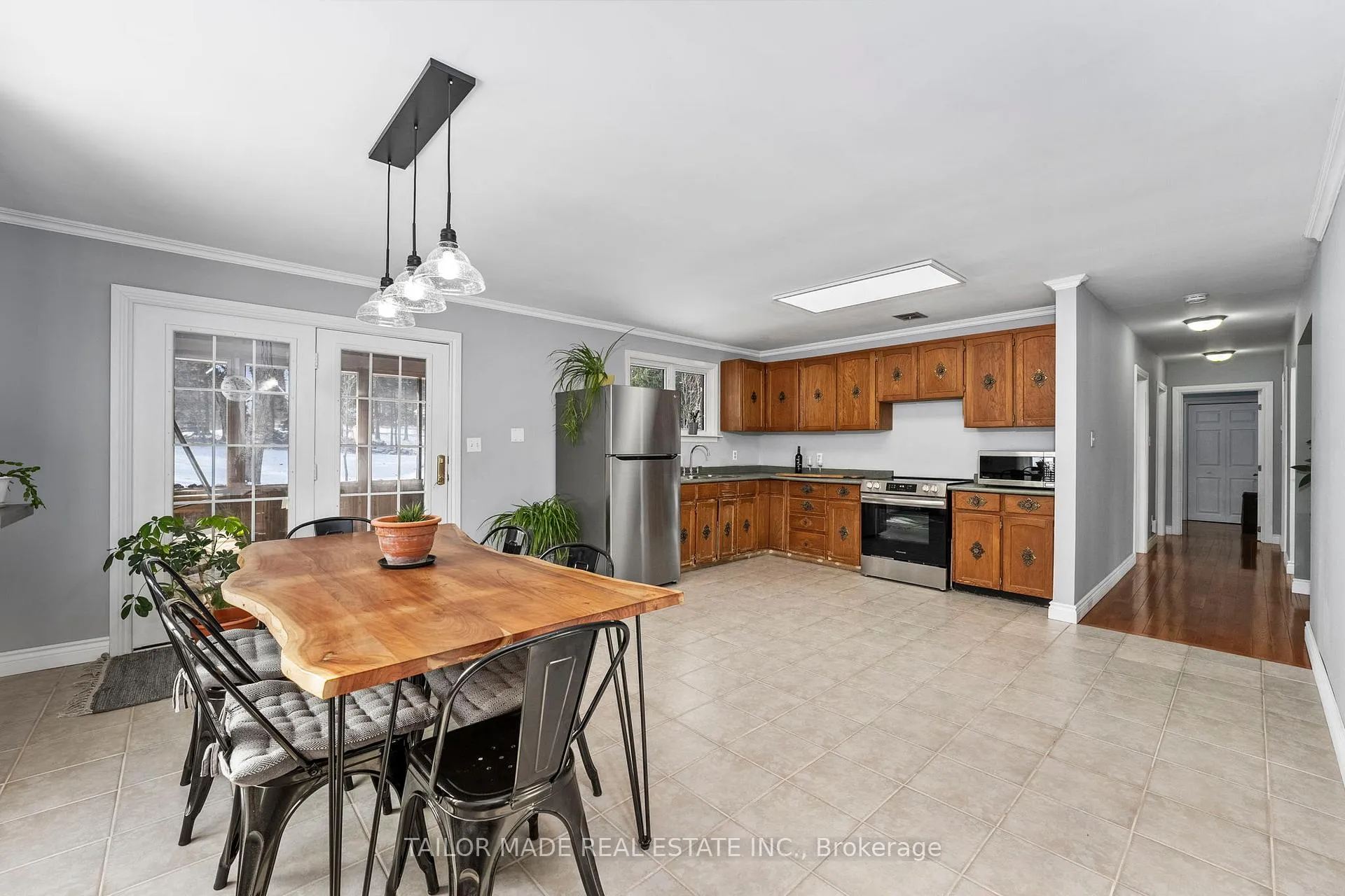Photo 12 of 60 Credit Road, Caledon, Cheltenham — HOMEH