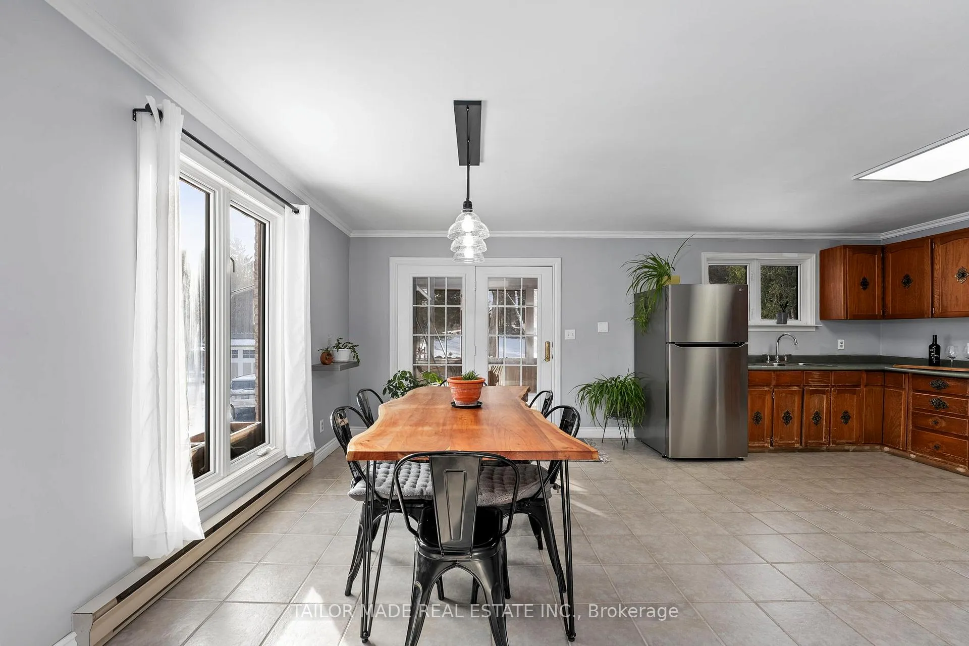 Photo 13 of 60 Credit Road, Caledon, Cheltenham — HOMEH