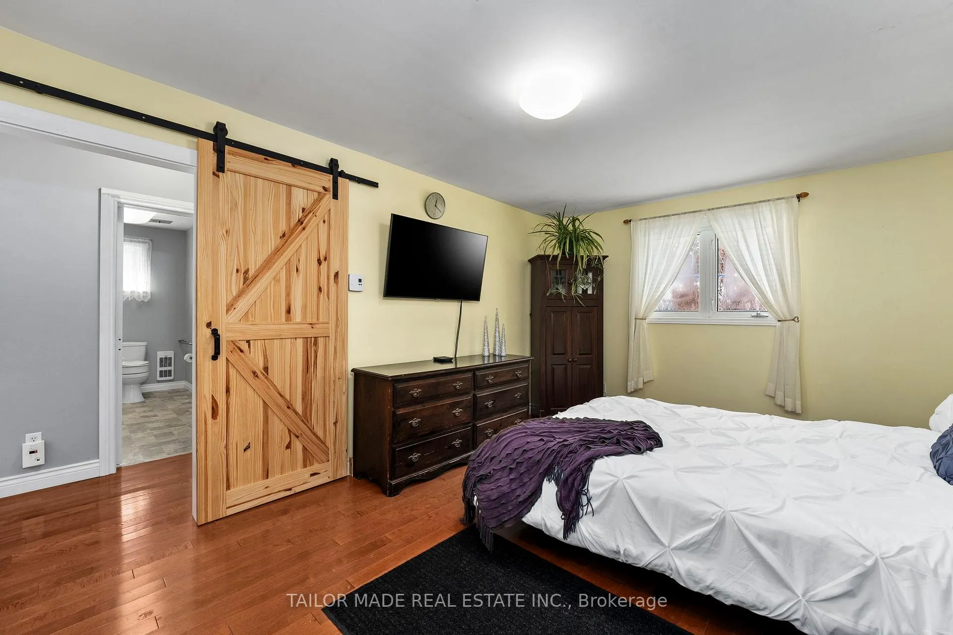 Photo 17 of 60 Credit Road, Caledon, Cheltenham — HOMEH