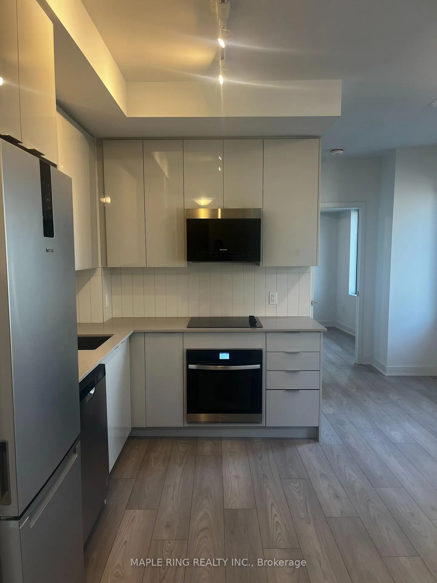 Photo 3 of Unit 606, 2920 Hwy 7, Vaughan, Vaughan Corporate Centre — HOMEH