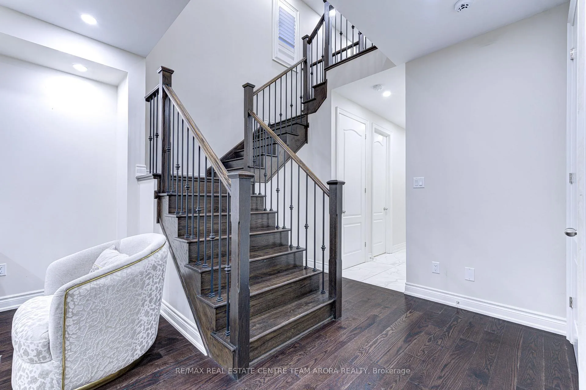 Photo 3 of 47 Dunley Crescent, Brampton, Credit Valley — HOMEH
