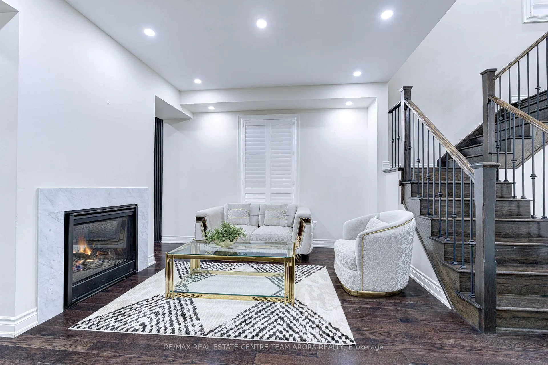 Photo 6 of 47 Dunley Crescent, Brampton, Credit Valley — HOMEH