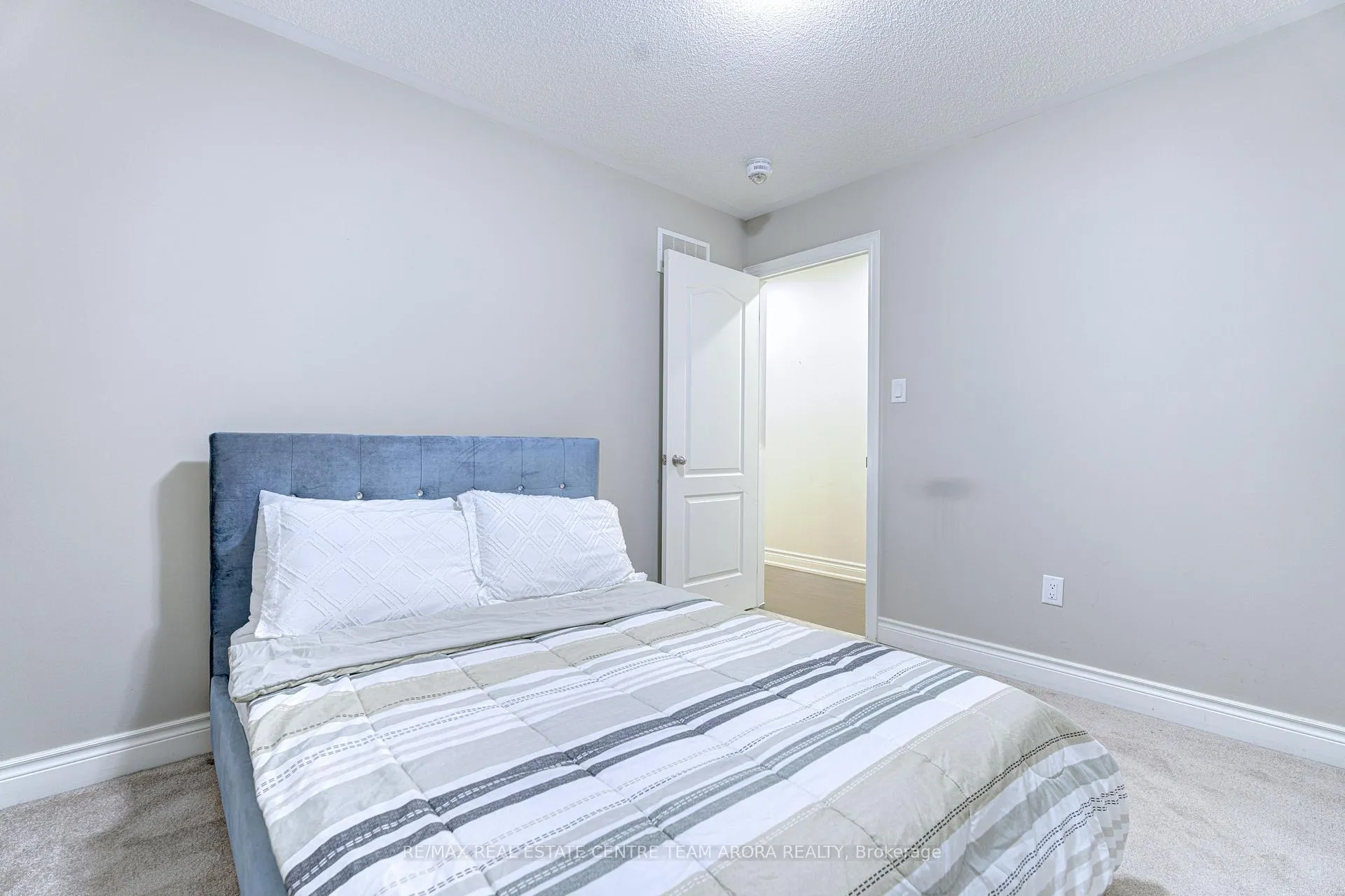 Photo 32 of 47 Dunley Crescent, Brampton, Credit Valley — HOMEH