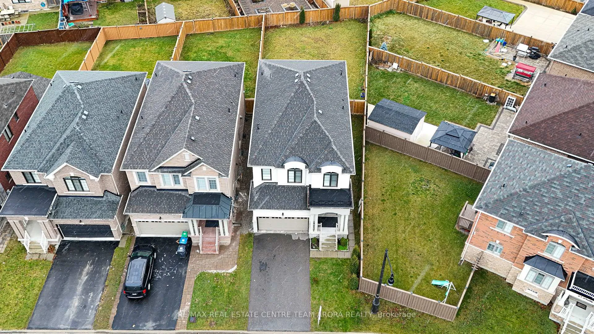 Photo 39 of 47 Dunley Crescent, Brampton, Credit Valley — HOMEH