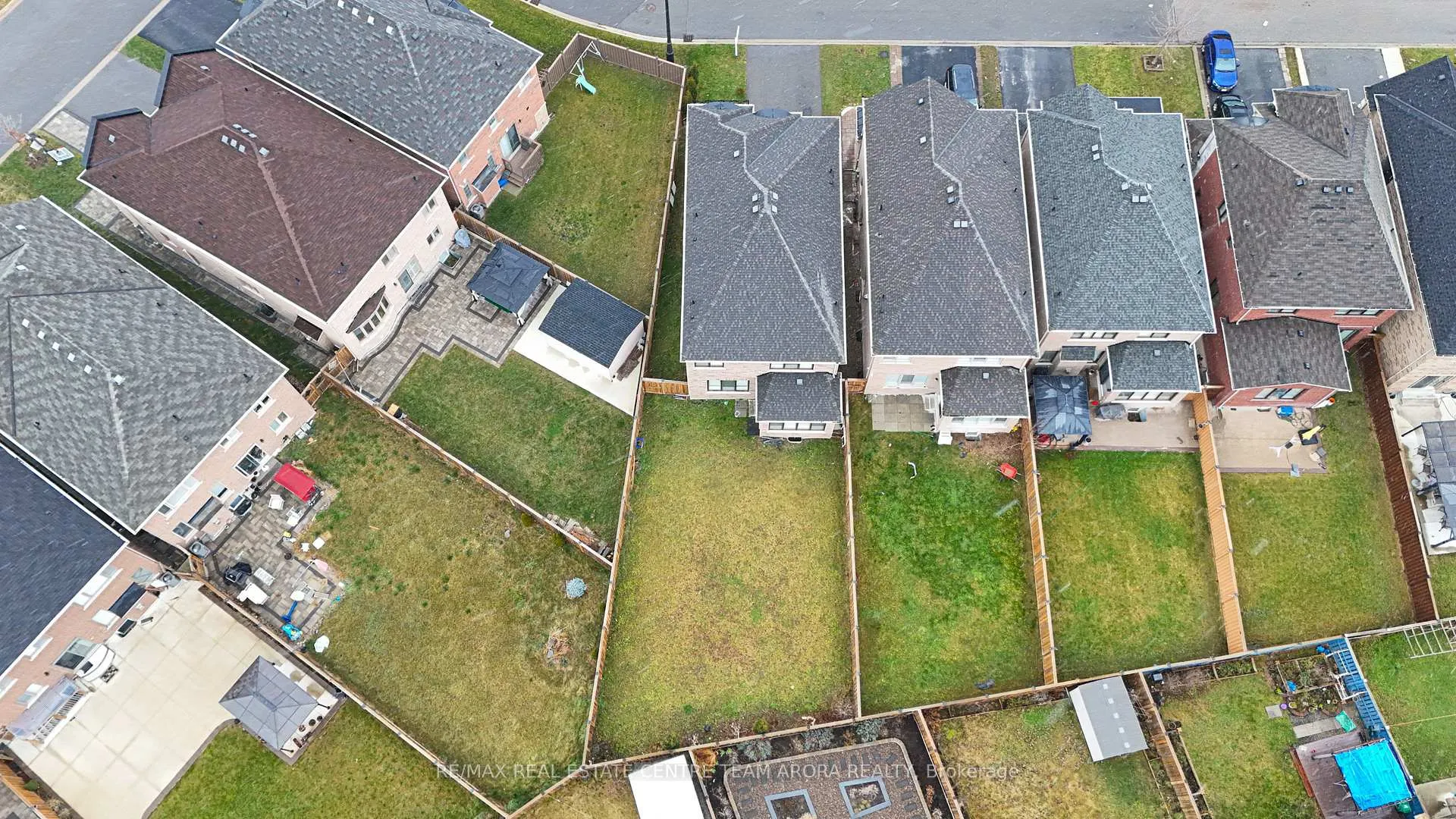 Photo 40 of 47 Dunley Crescent, Brampton, Credit Valley — HOMEH