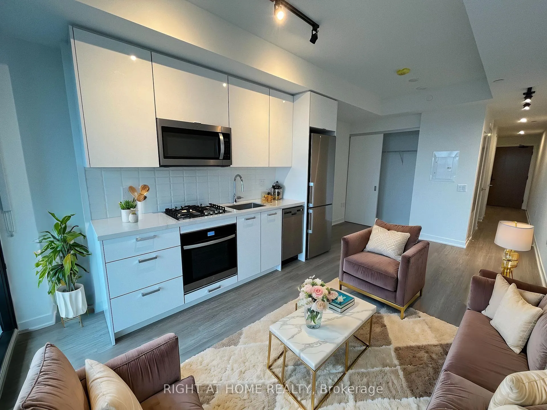 Front of Unit 1615, 195 McCaul Street