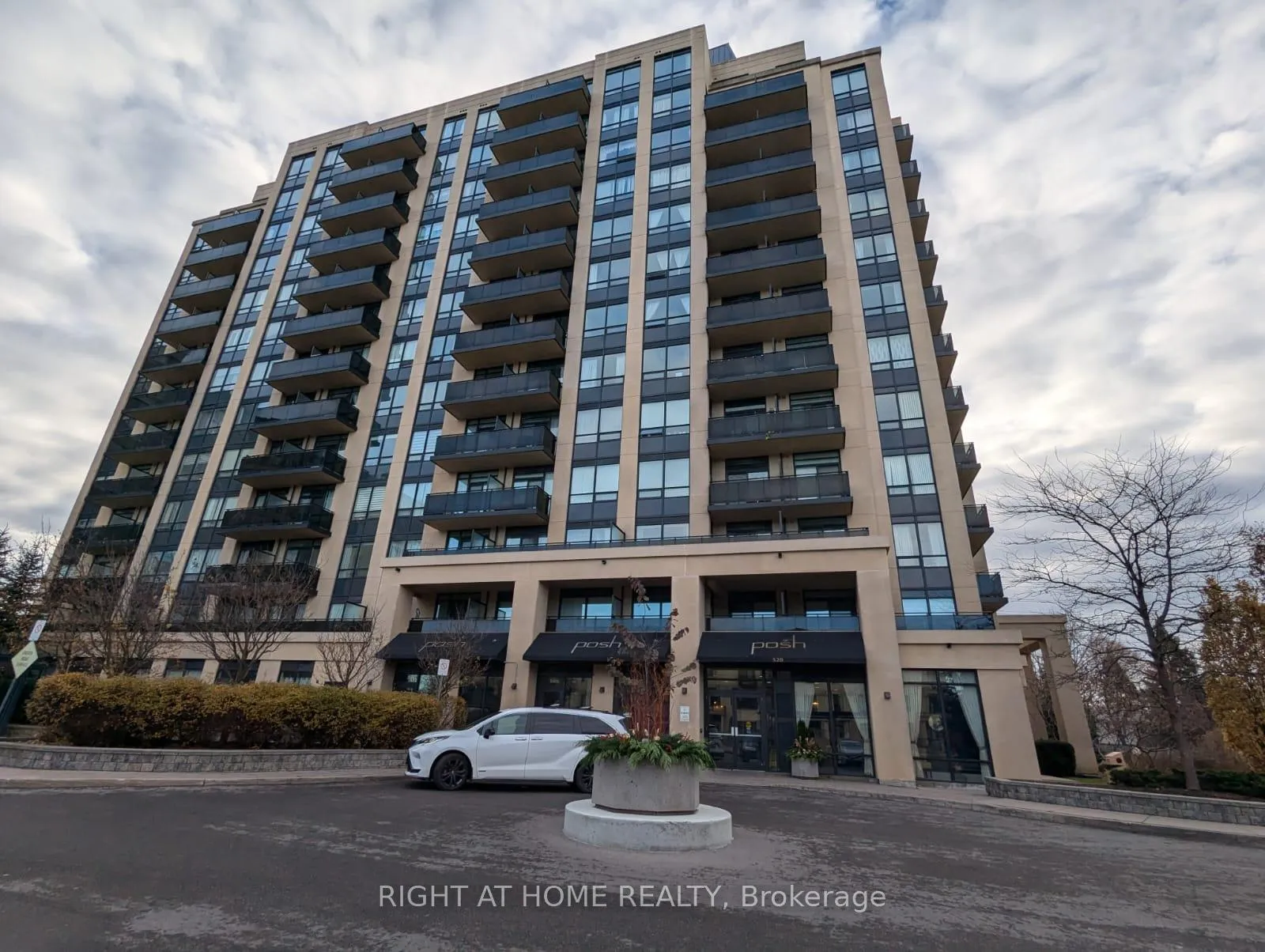 Front of Unit 704, 520 Steeles Ave West W