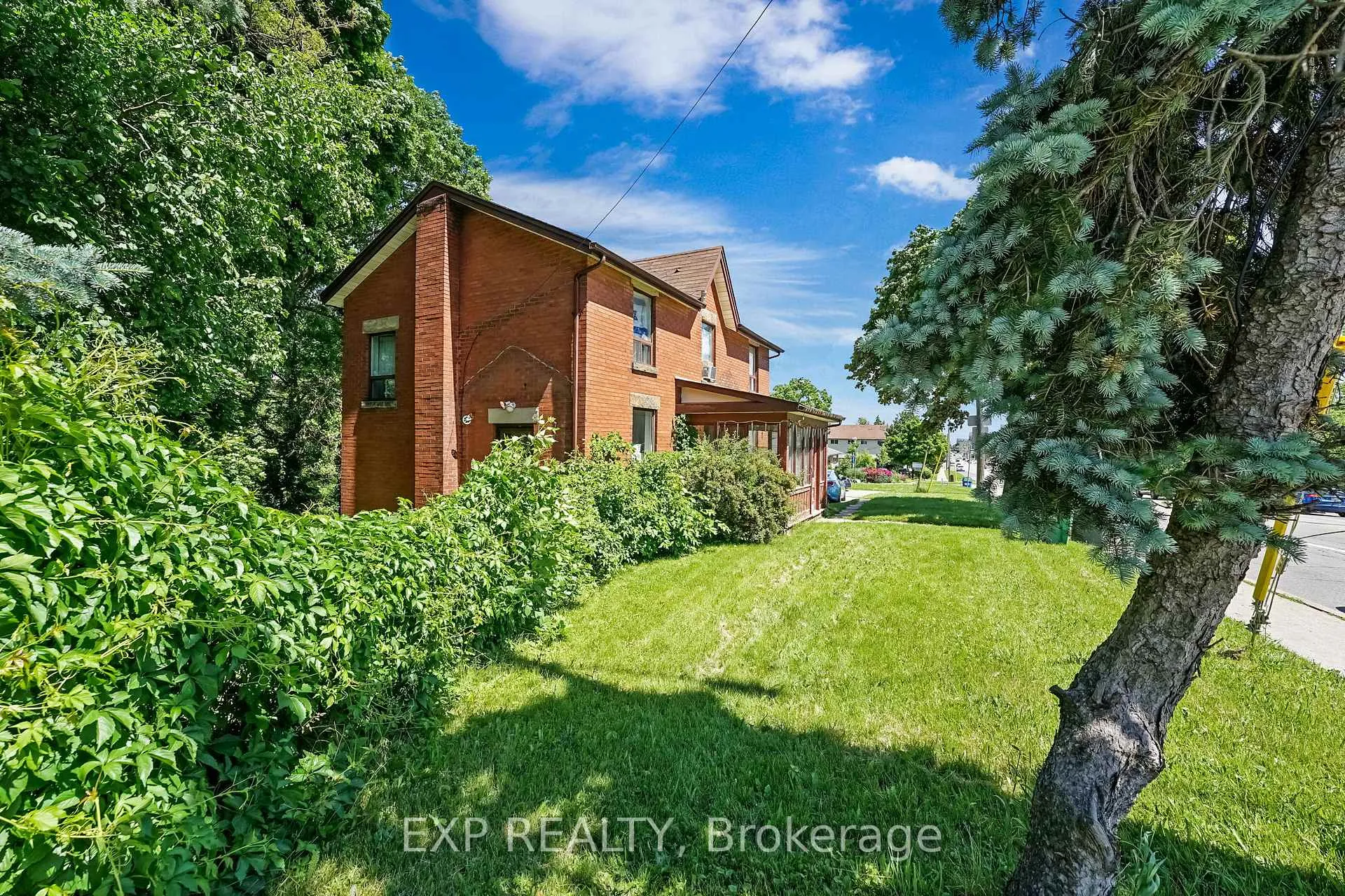 Photo 3 of 486 Main Street N, Brampton, Brampton North — HOMEH