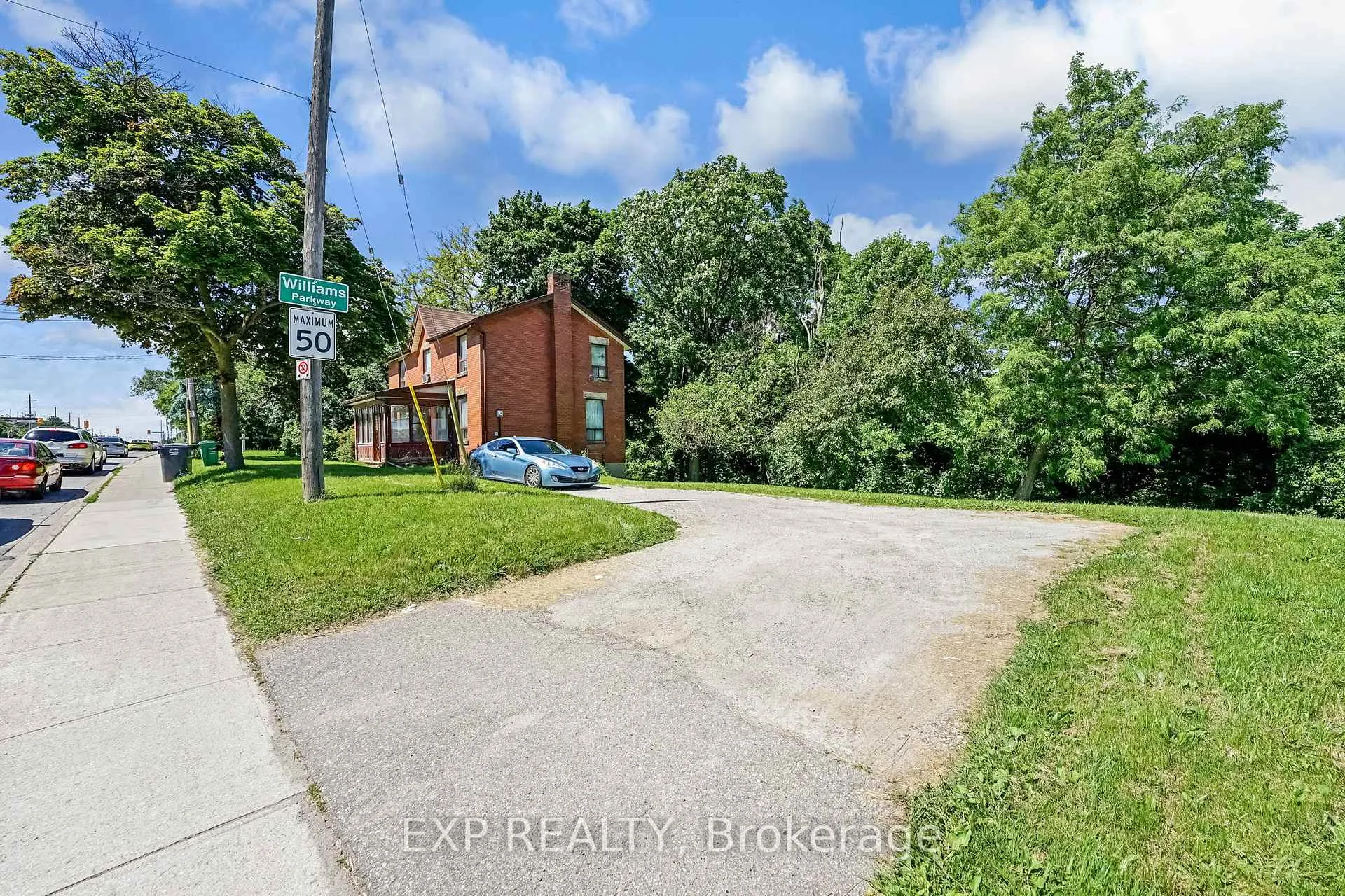 Photo 4 of 486 Main Street N, Brampton, Brampton North — HOMEH