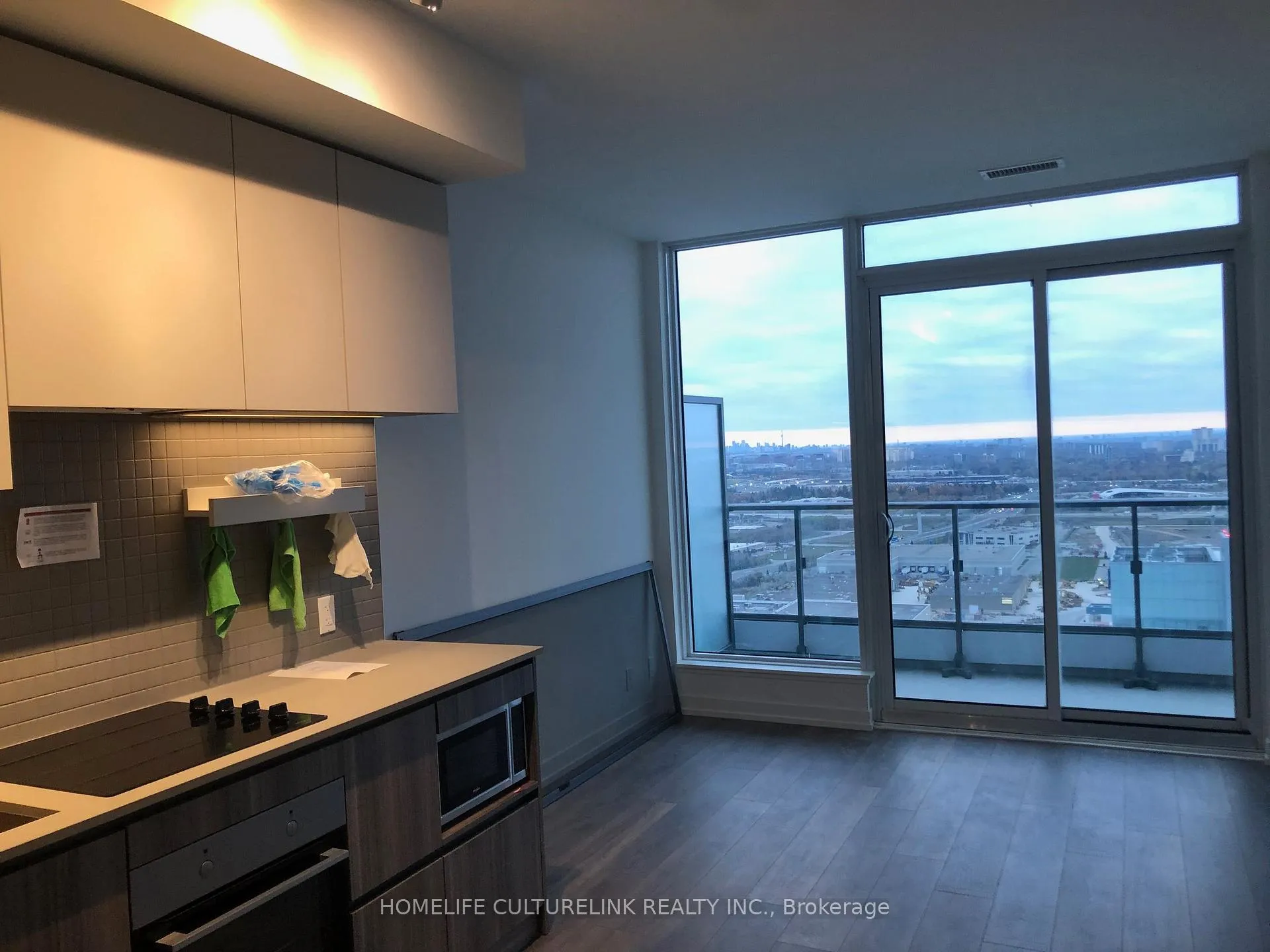 Photo 4 of Unit 3308, 5 Buttermill Avenue, Vaughan, Vaughan Corporate Centre — HOMEH