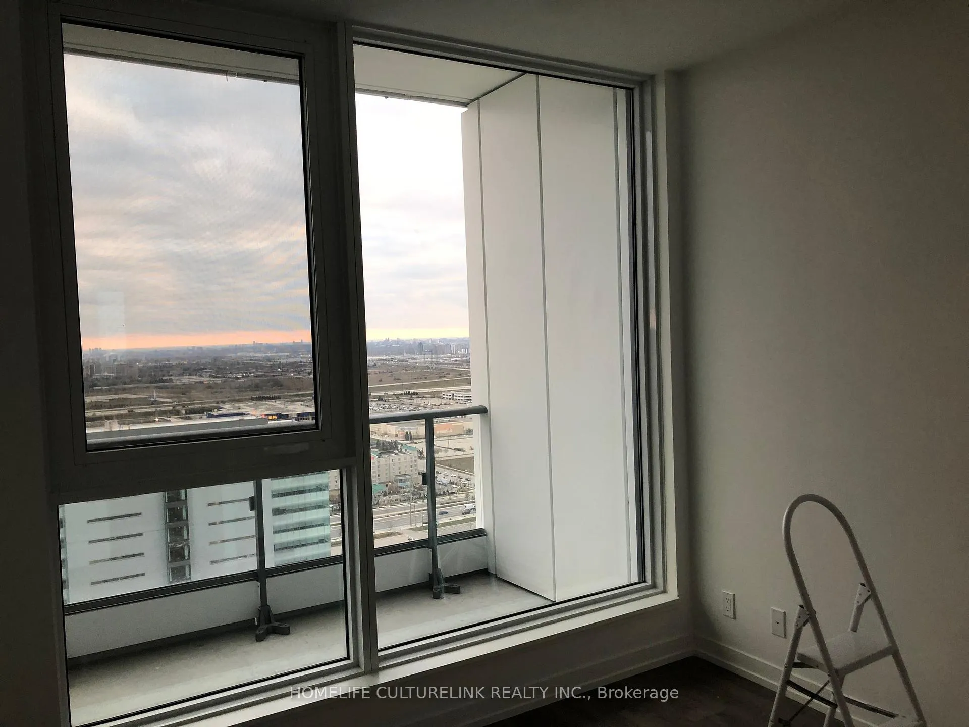 Photo 5 of Unit 3308, 5 Buttermill Avenue, Vaughan, Vaughan Corporate Centre — HOMEH