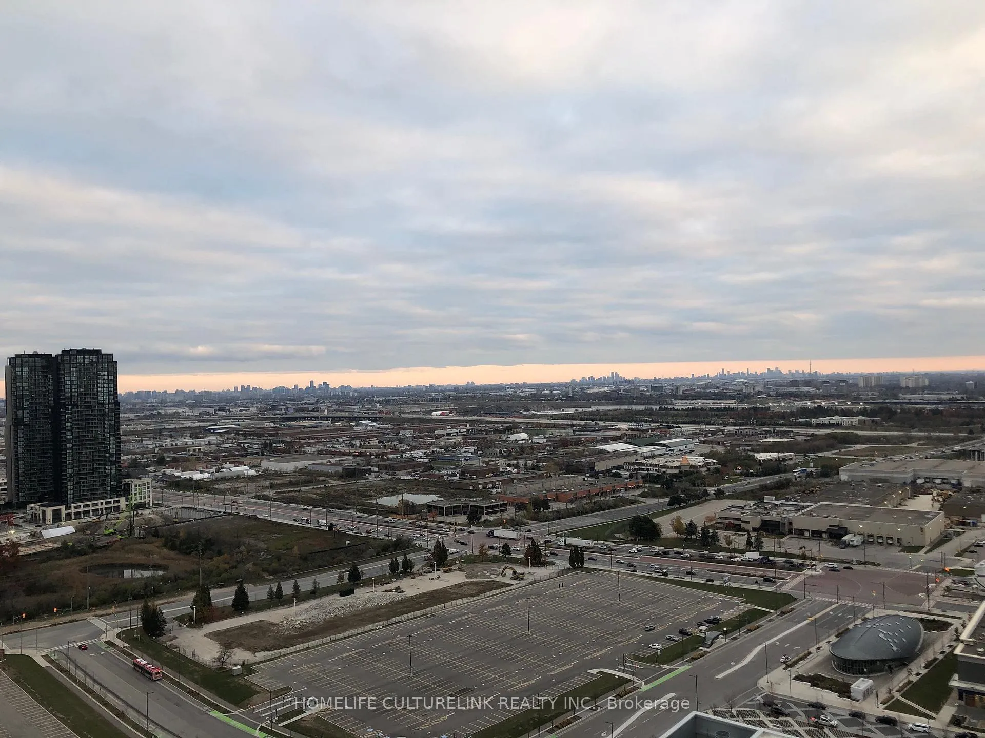 Photo 11 of Unit 3308, 5 Buttermill Avenue, Vaughan, Vaughan Corporate Centre — HOMEH