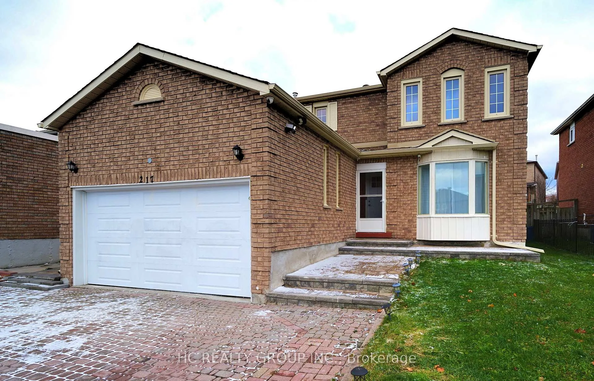 Photo 2 of 217 Highglen Avenue, Markham, Milliken Mills East — HOMEH