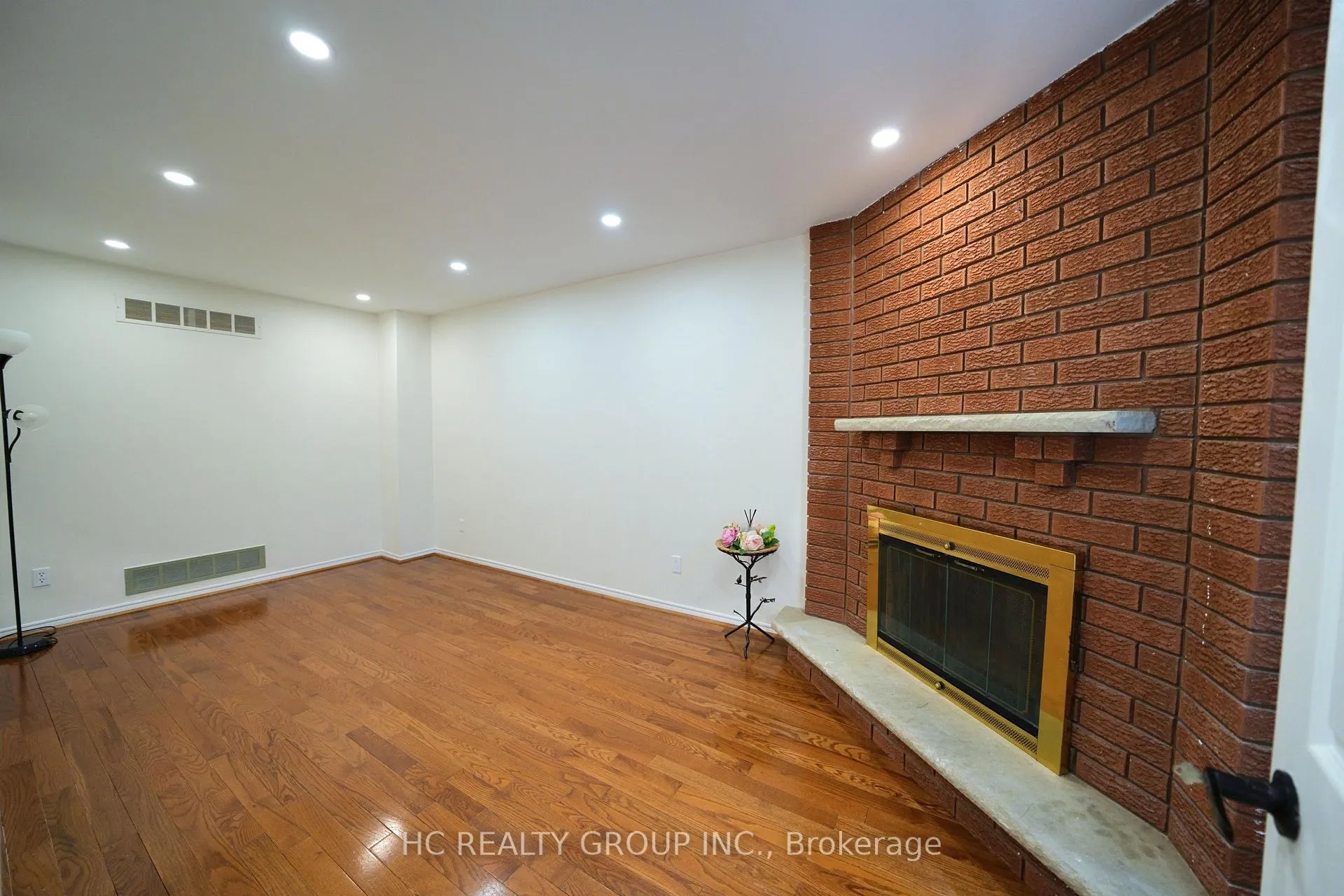 Photo 7 of 217 Highglen Avenue, Markham, Milliken Mills East — HOMEH