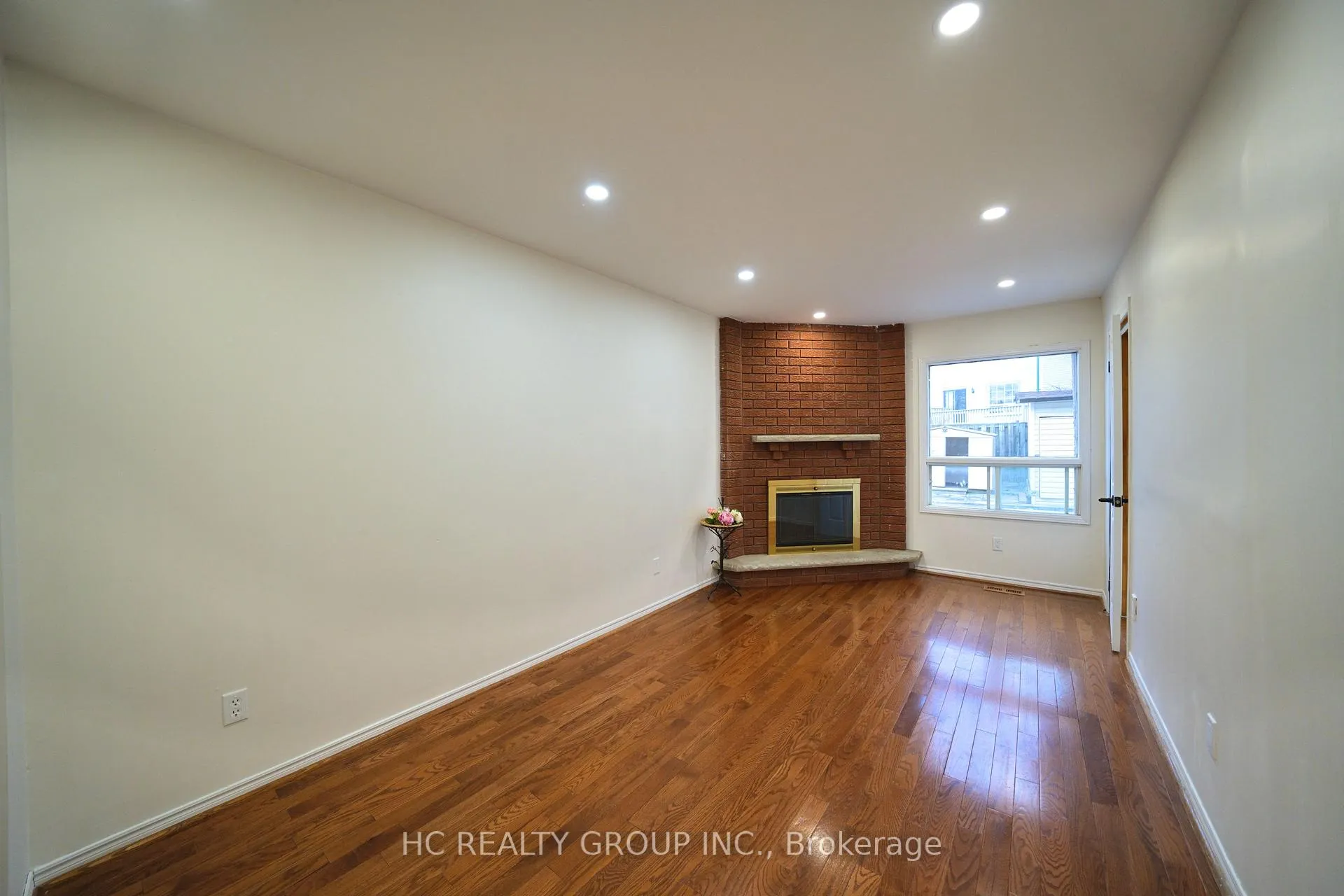 Photo 8 of 217 Highglen Avenue, Markham, Milliken Mills East — HOMEH