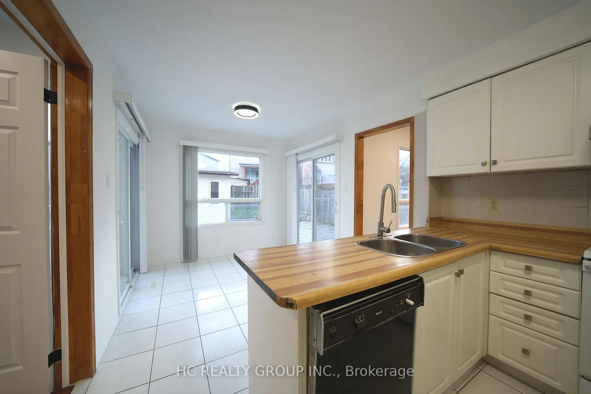 Photo 9 of 217 Highglen Avenue, Markham, Milliken Mills East — HOMEH