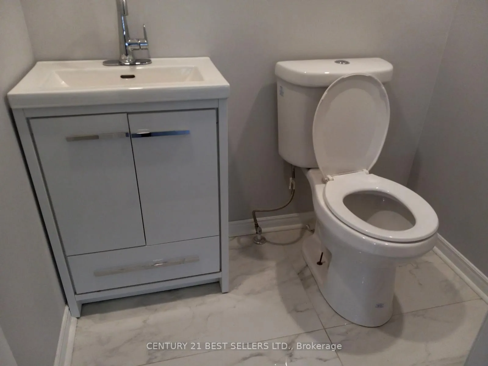 Photo 5 of Unit Upper, 216 Vaughan Road, Toronto, Humewood-Cedarvale — HOMEH