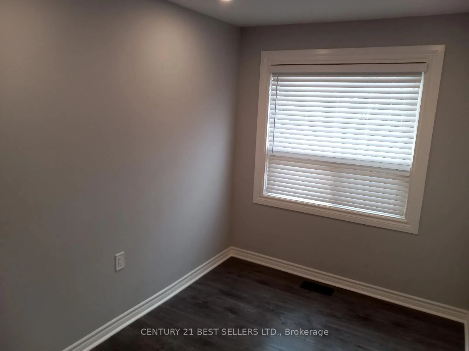 Photo 11 of Unit Upper, 216 Vaughan Road, Toronto, Humewood-Cedarvale — HOMEH